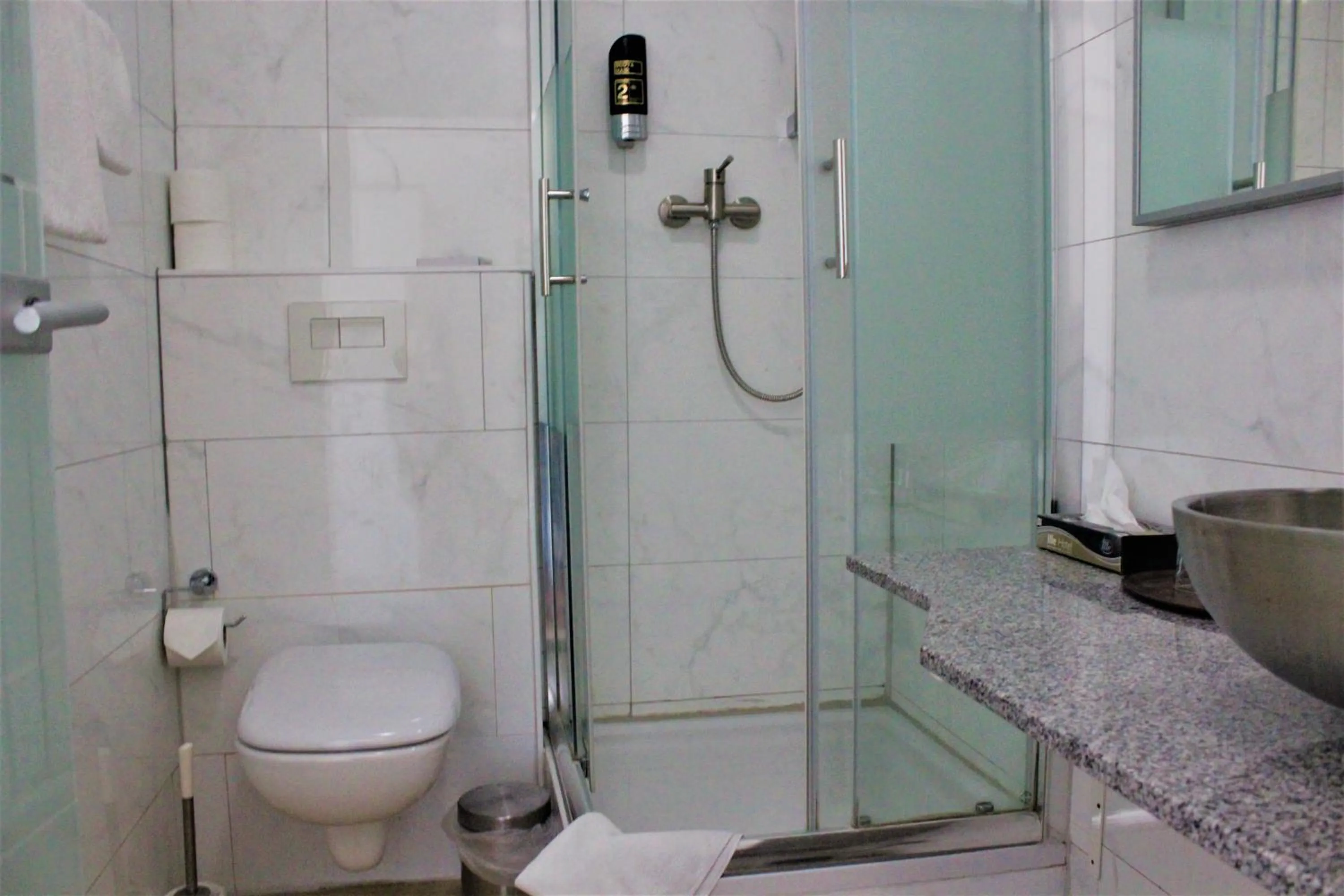 Shower, Bathroom in Hotel Batavia
