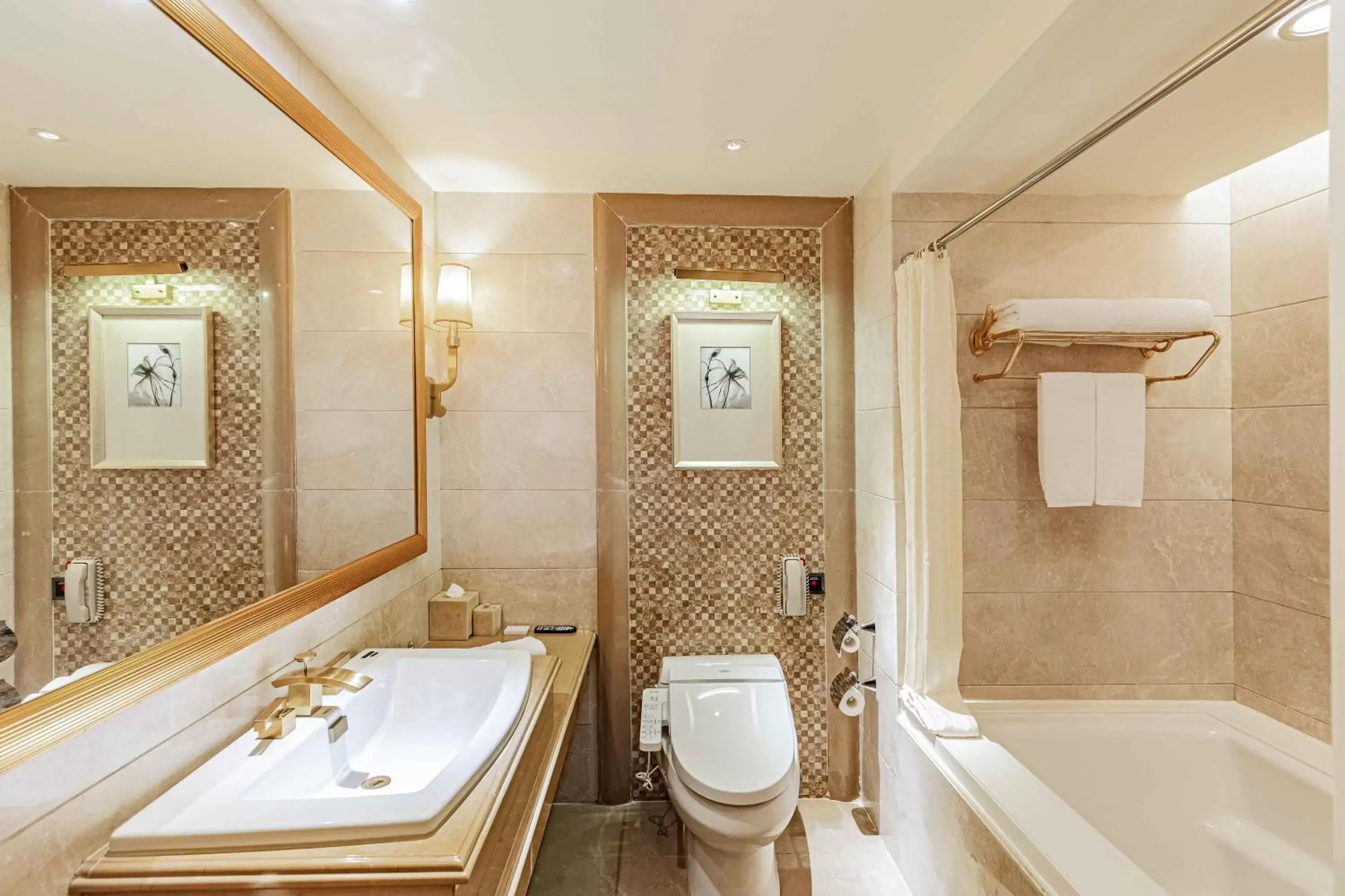 Bathroom in Grand Bay Hotel Zhuhai