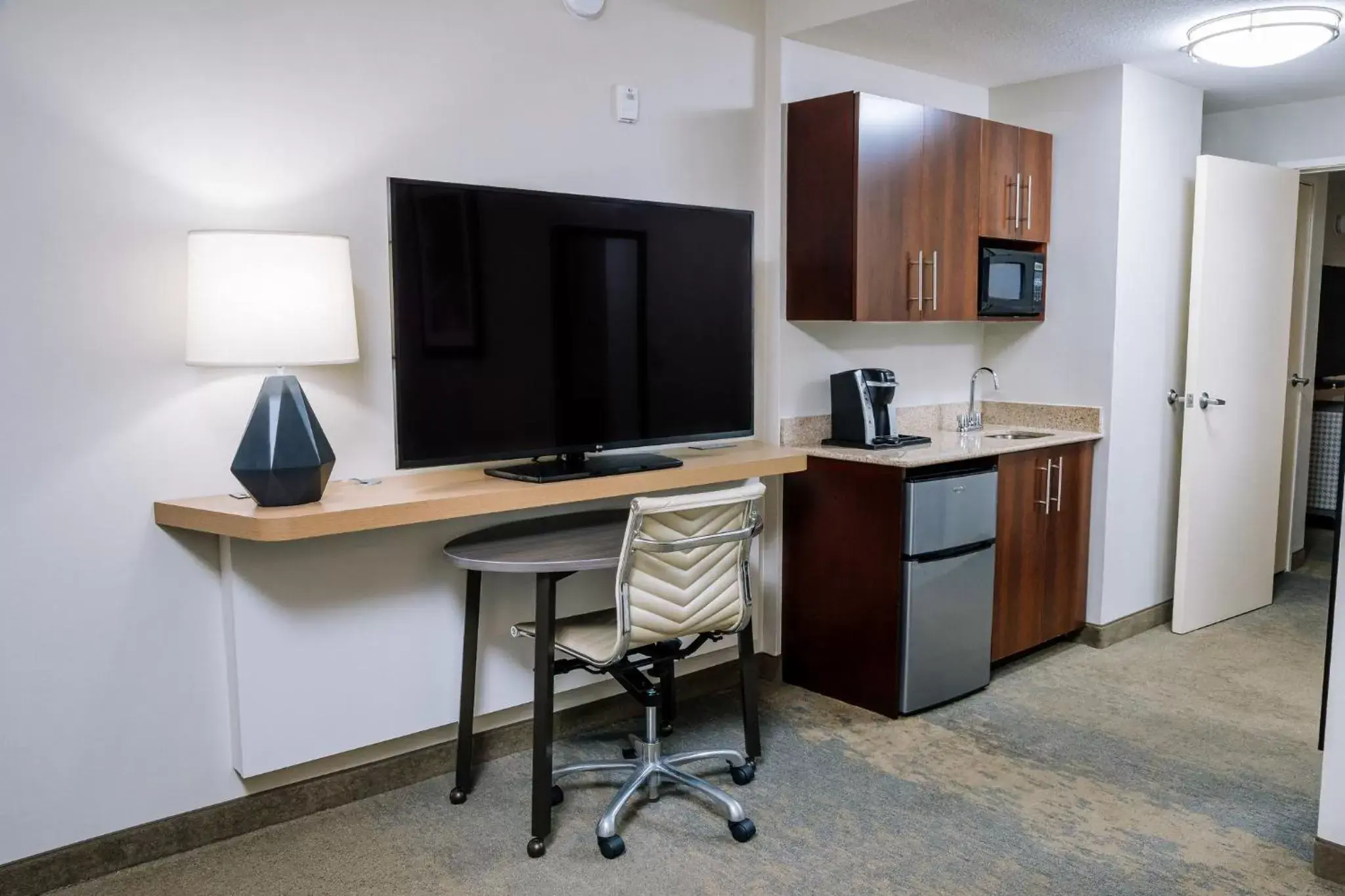 Photo of the whole room, TV/Entertainment Center in Holiday Inn Hotel & Suites Stockbridge-Atlanta I-75, an IHG Hotel