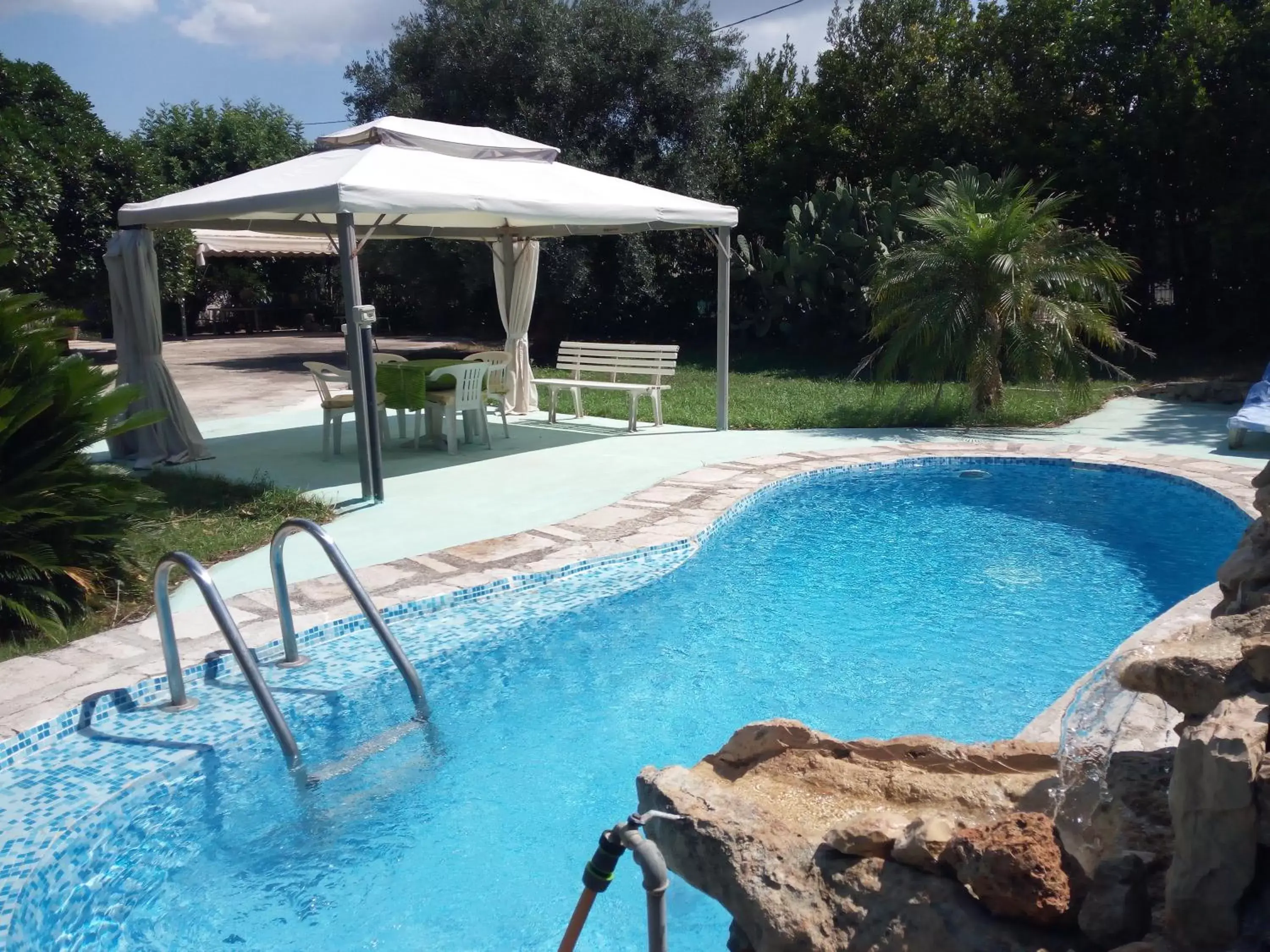 Swimming Pool in B&B Leonida