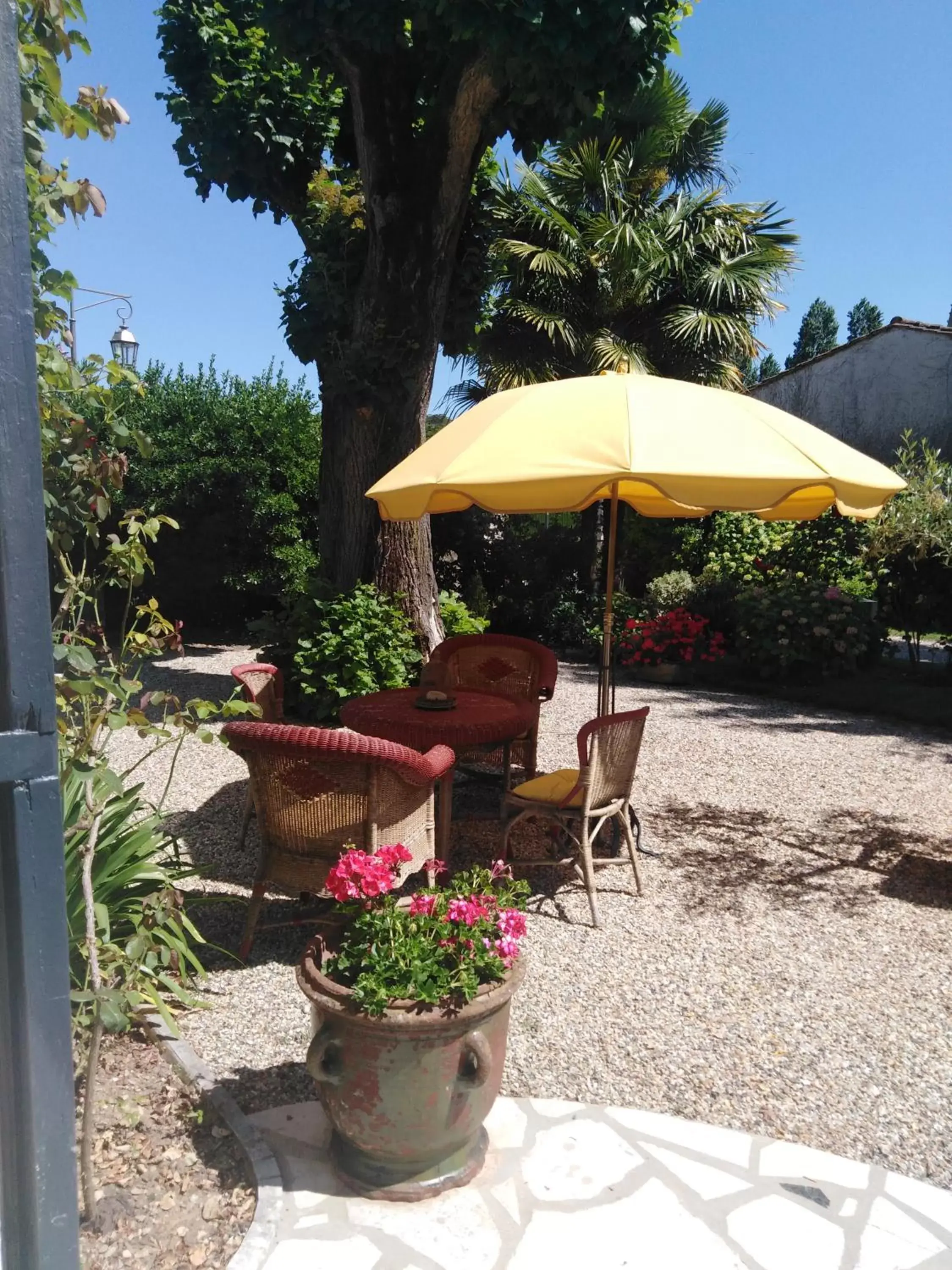 Patio in Les Hortensias - Chambres d'hôtes