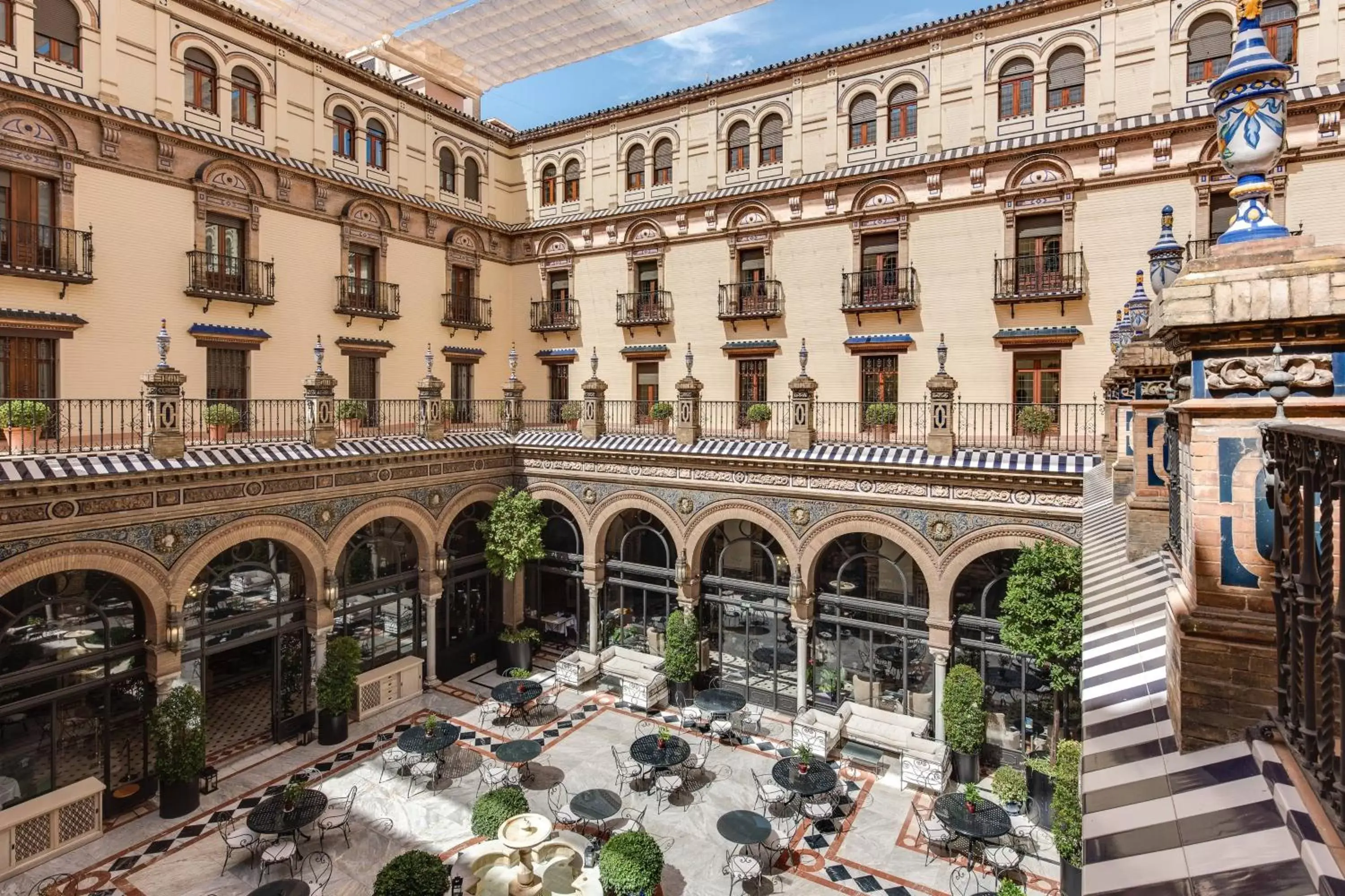 Restaurant/places to eat in Hotel Alfonso XIII, a Luxury Collection Hotel, Seville