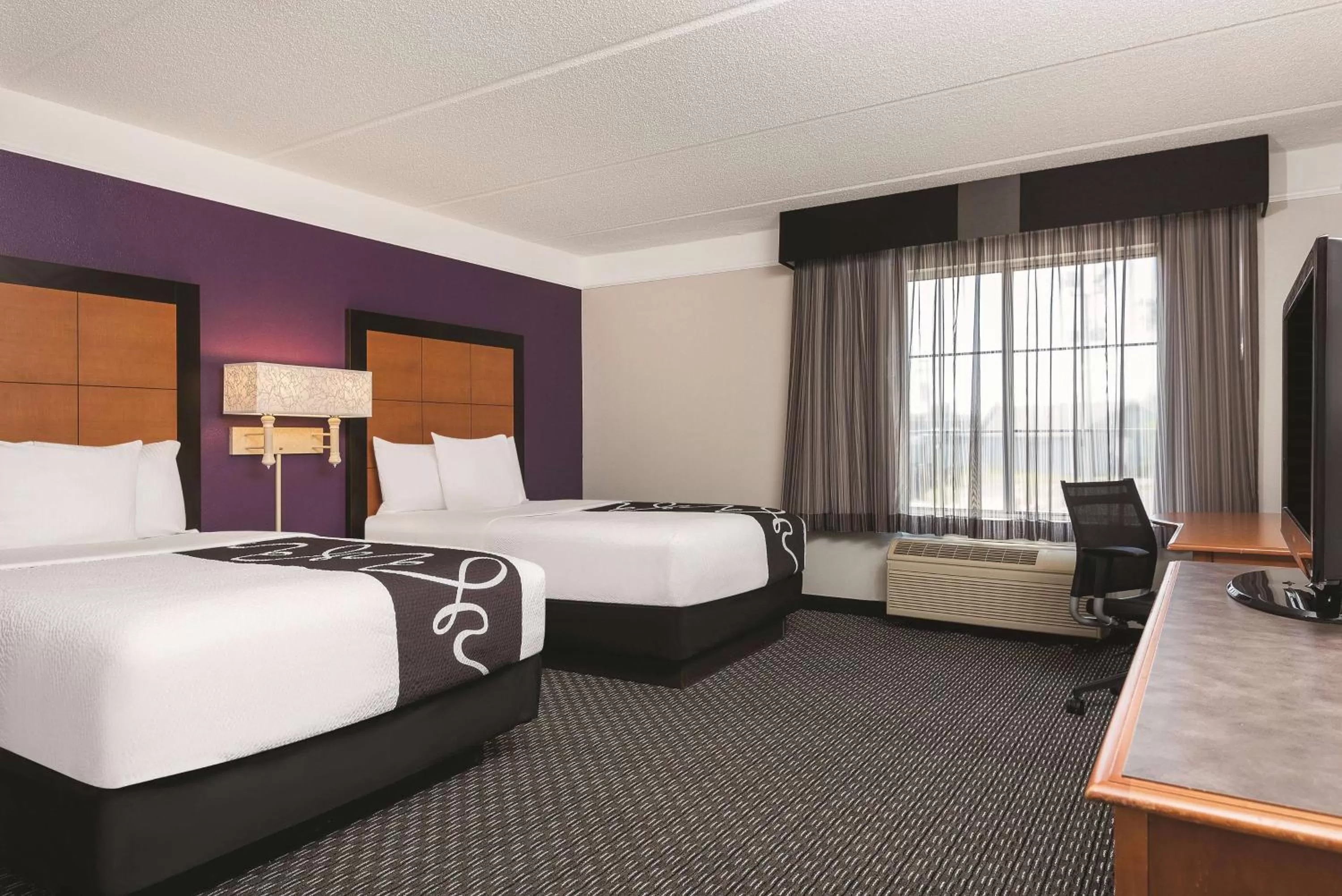 Photo of the whole room, Bed in La Quinta Inn & Suites by Wyndham University Area Chapel Hill