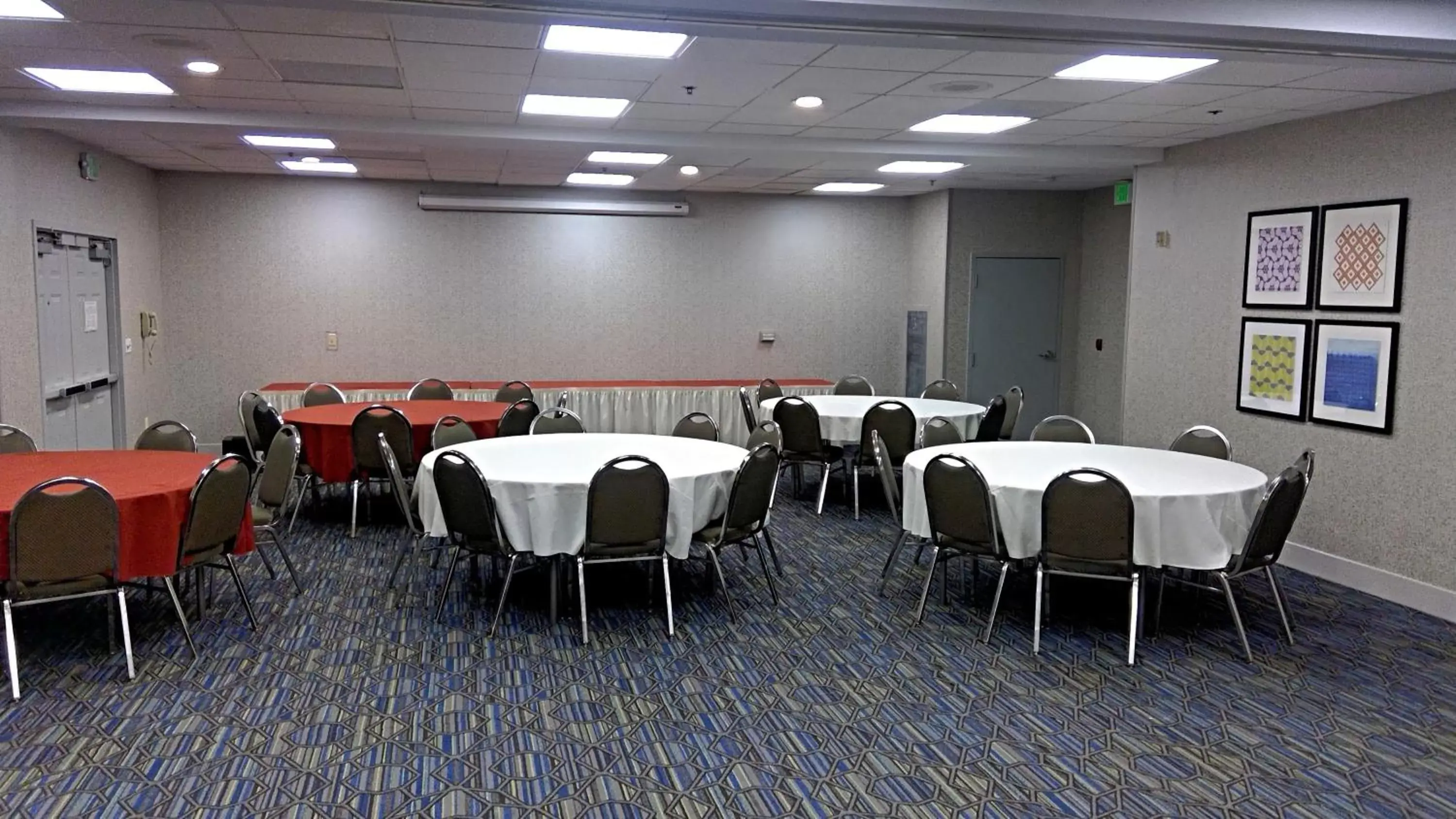 Banquet/Function facilities in Holiday Inn Express & Suites Tracy, an IHG Hotel