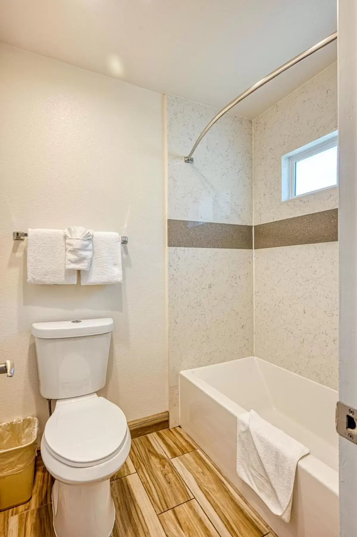 Bathroom in Vagabond Inn San Luis Obispo