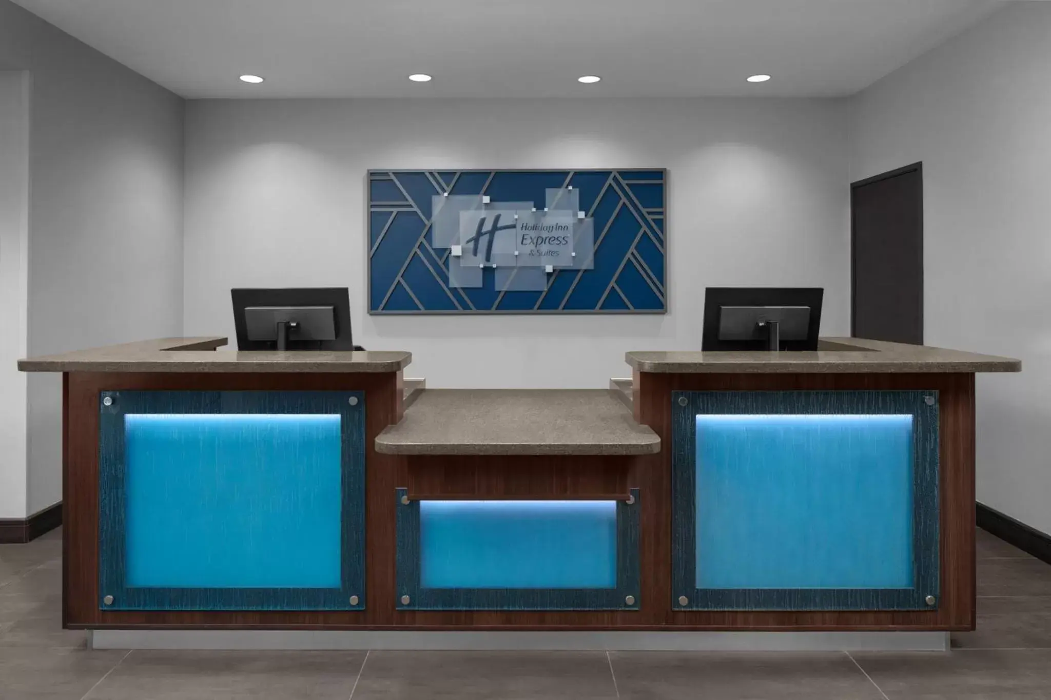 Property building in Holiday Inn Express & Suites Midland South I-20 by IHG Property building in Holiday Inn Express & Suites Midland South I-20 by IHG