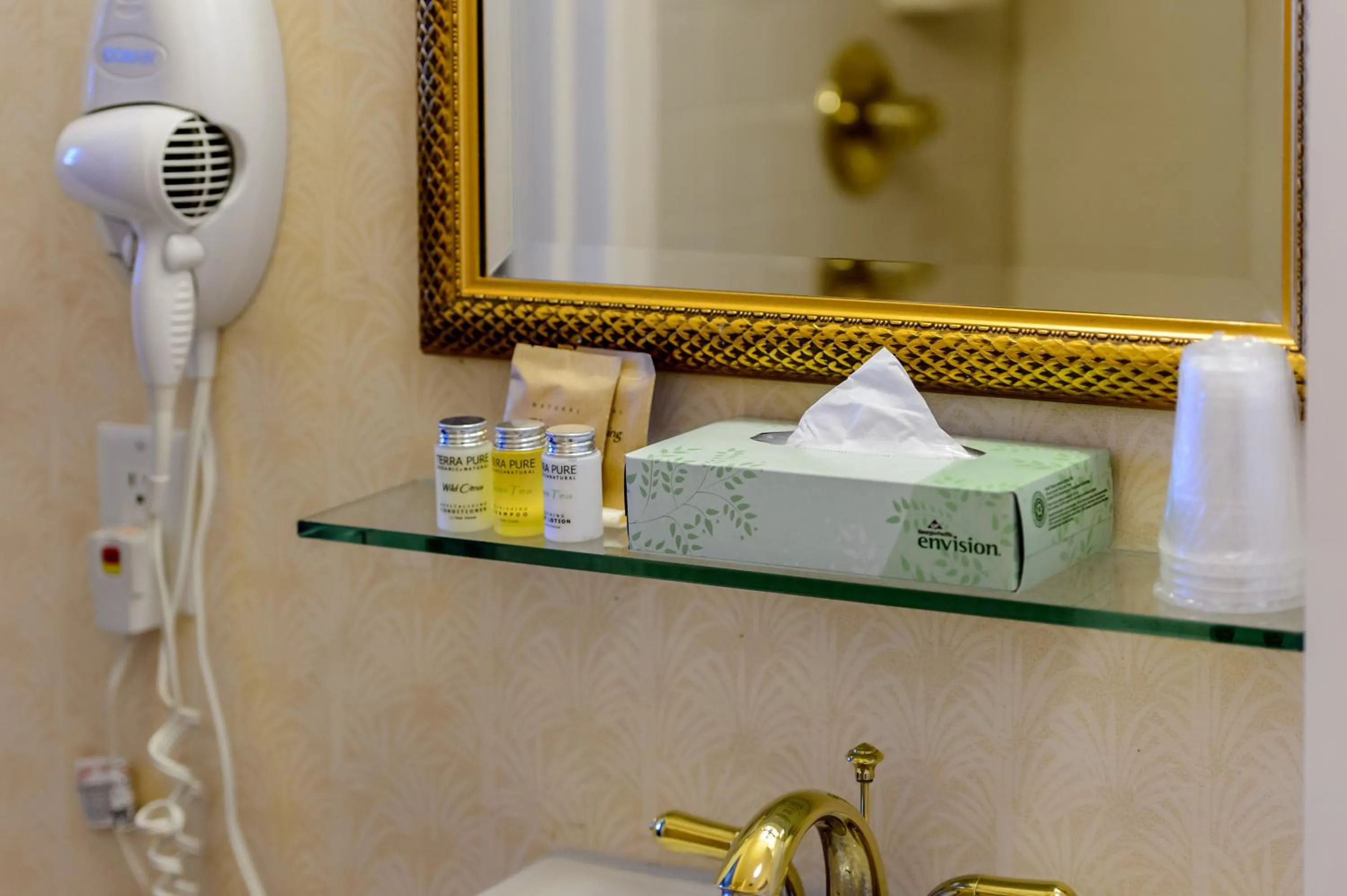 Bathroom in SW Hotel