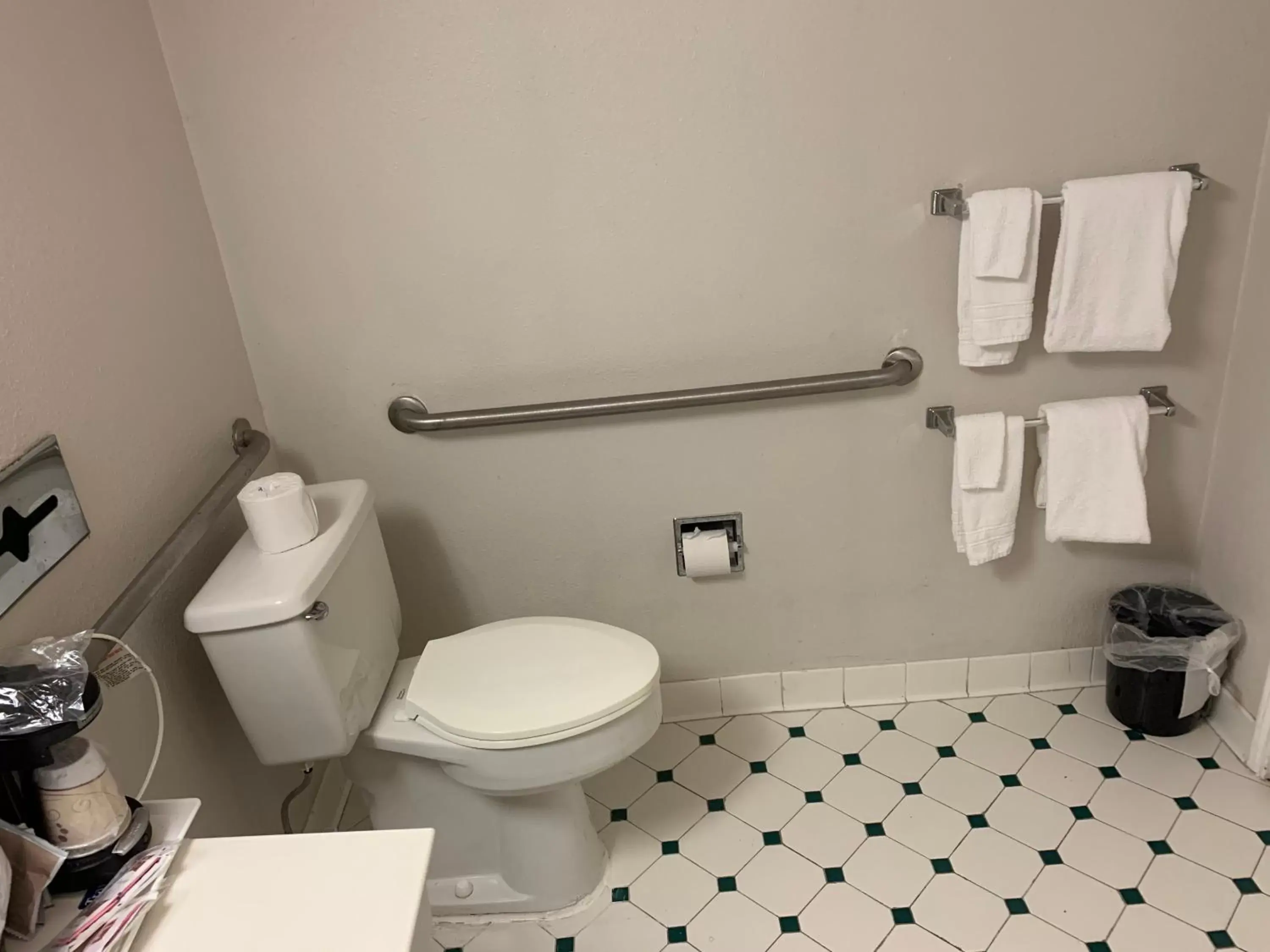 Toilet, Bathroom in Travelodge by Wyndham Tuscaloosa