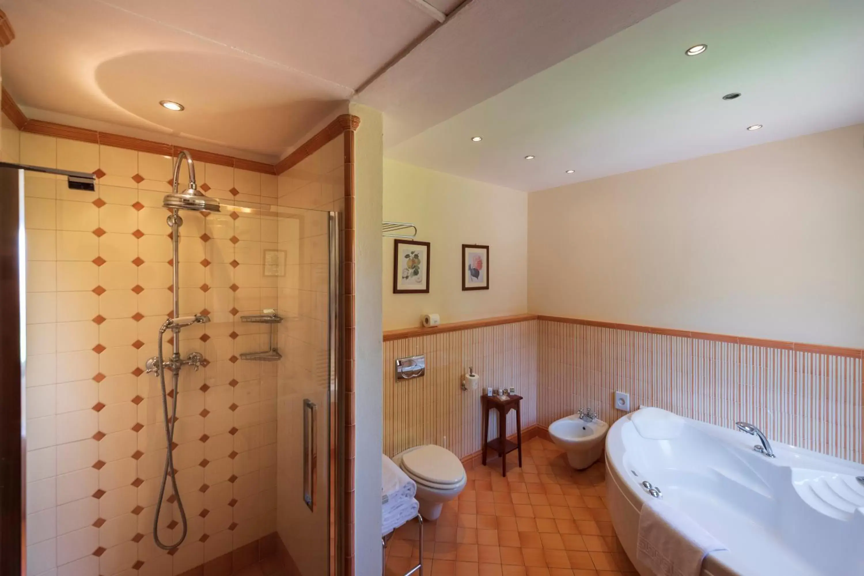Bed, Bathroom in Villa Scacciapensieri Boutique Hotel