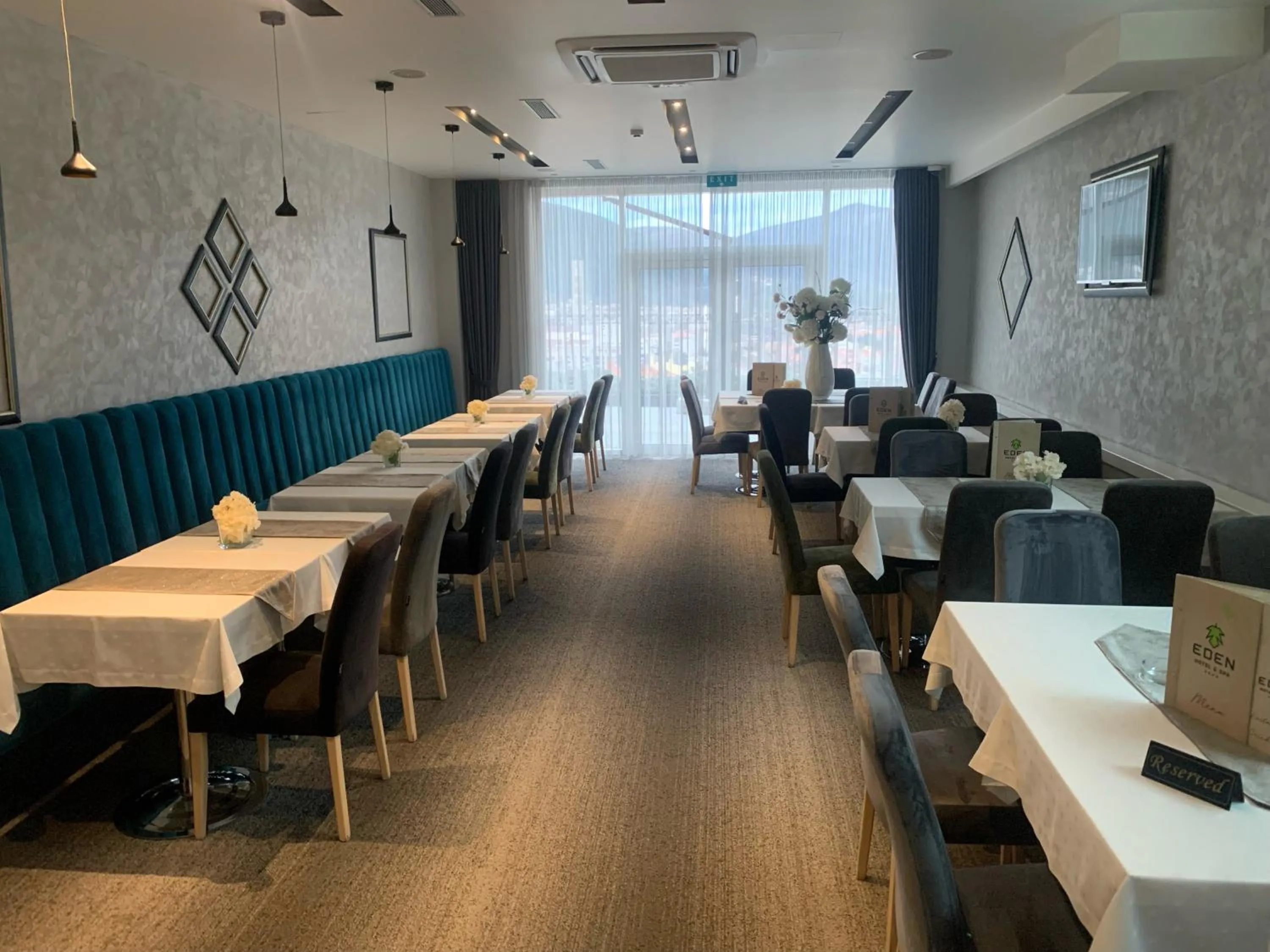 Restaurant/places to eat in Hotel Eden