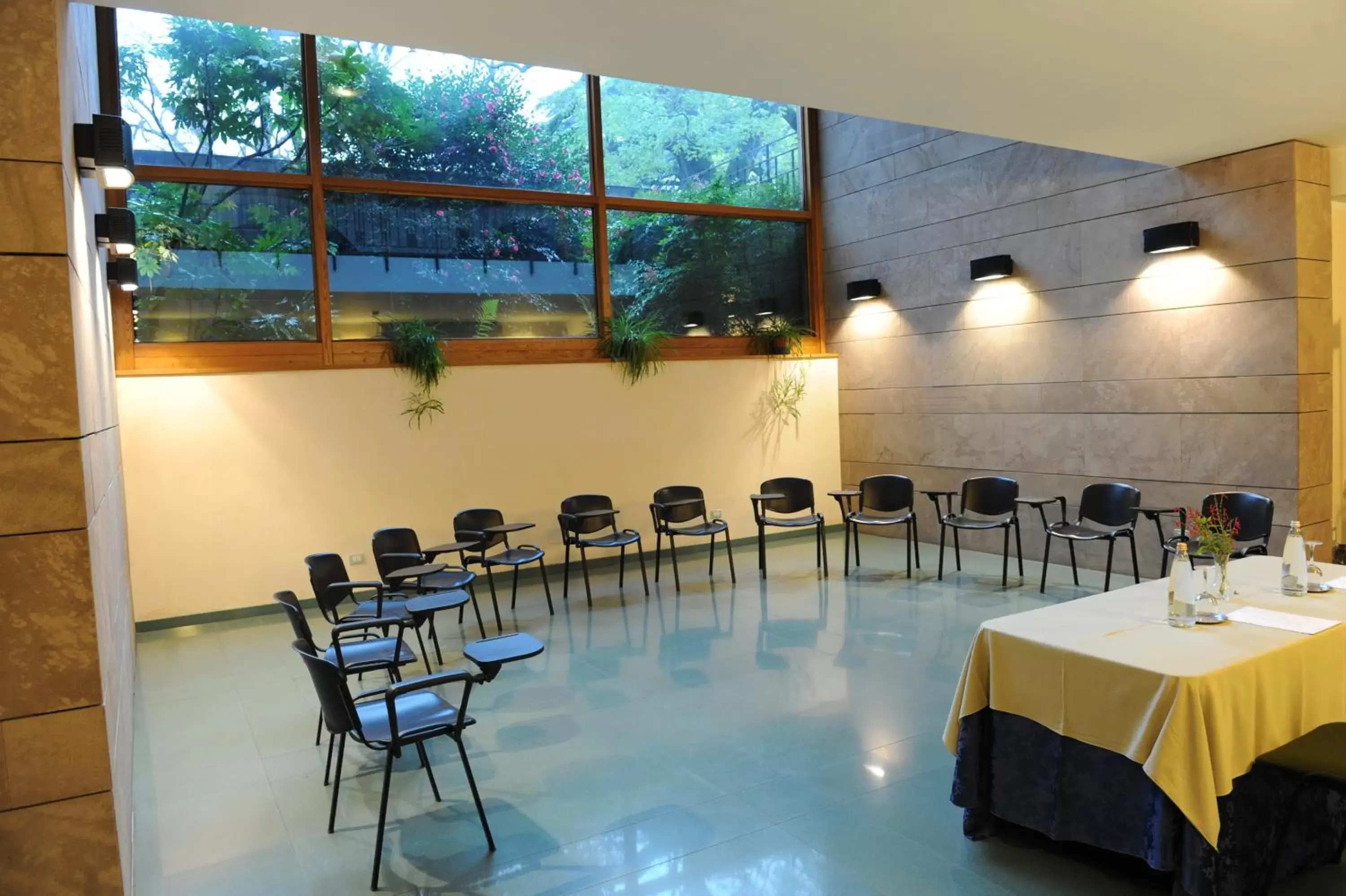 Business facilities in Villa Cagnola