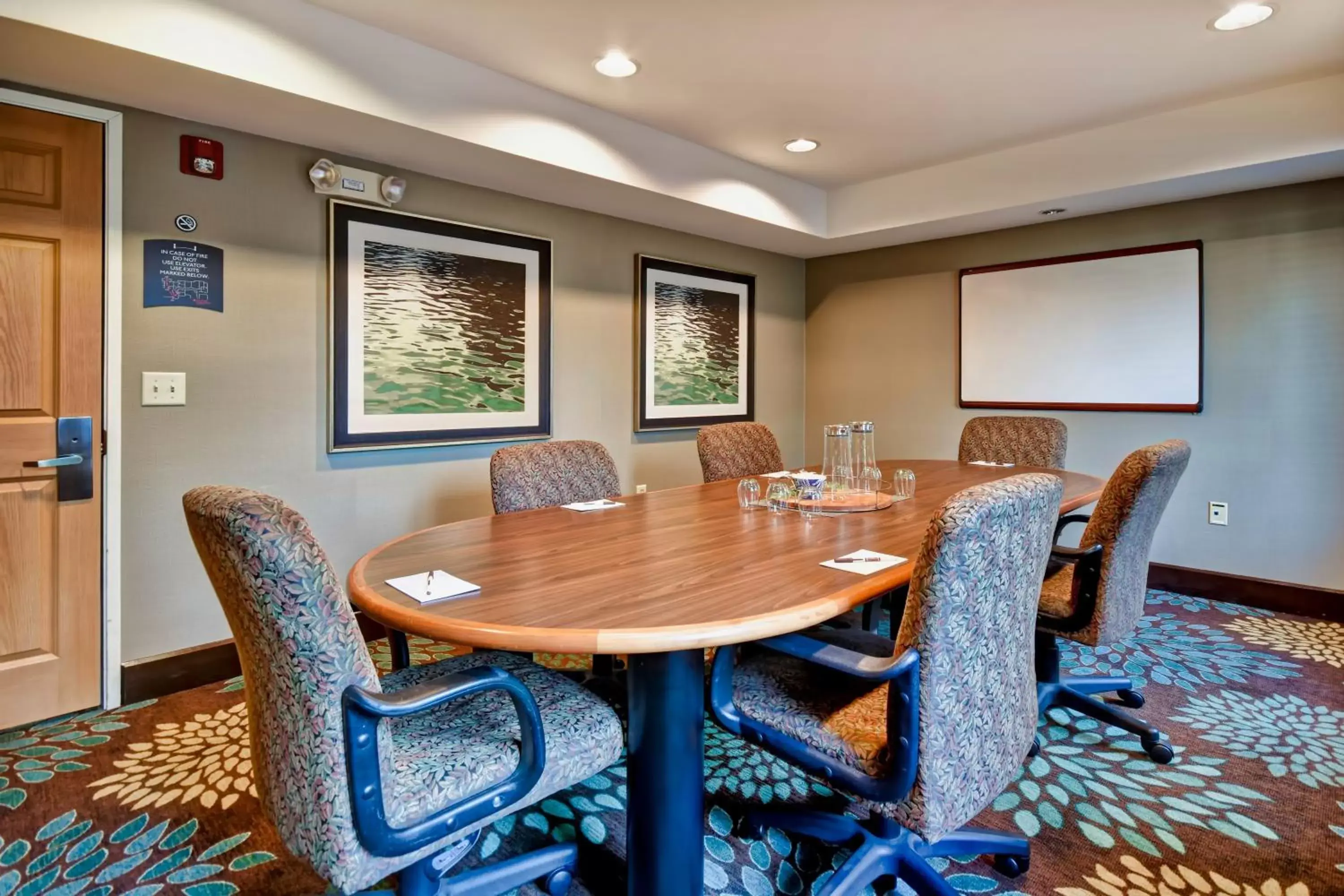 Meeting/conference room in Staybridge Suites Middleton/Madison-West, an IHG Hotel