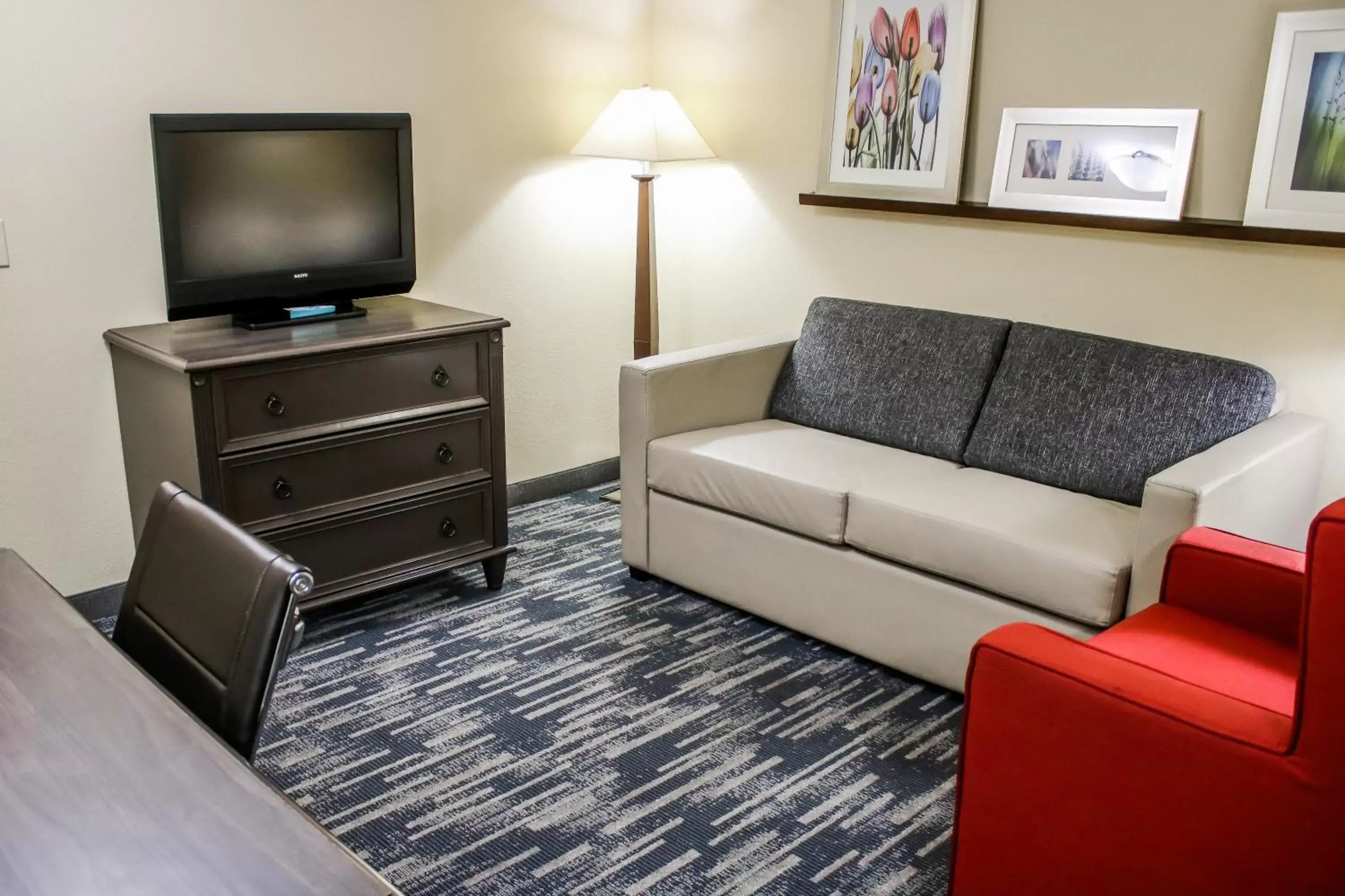 Living room, Seating Area in Country Inn & Suites by Radisson, Richmond West at I-64, VA