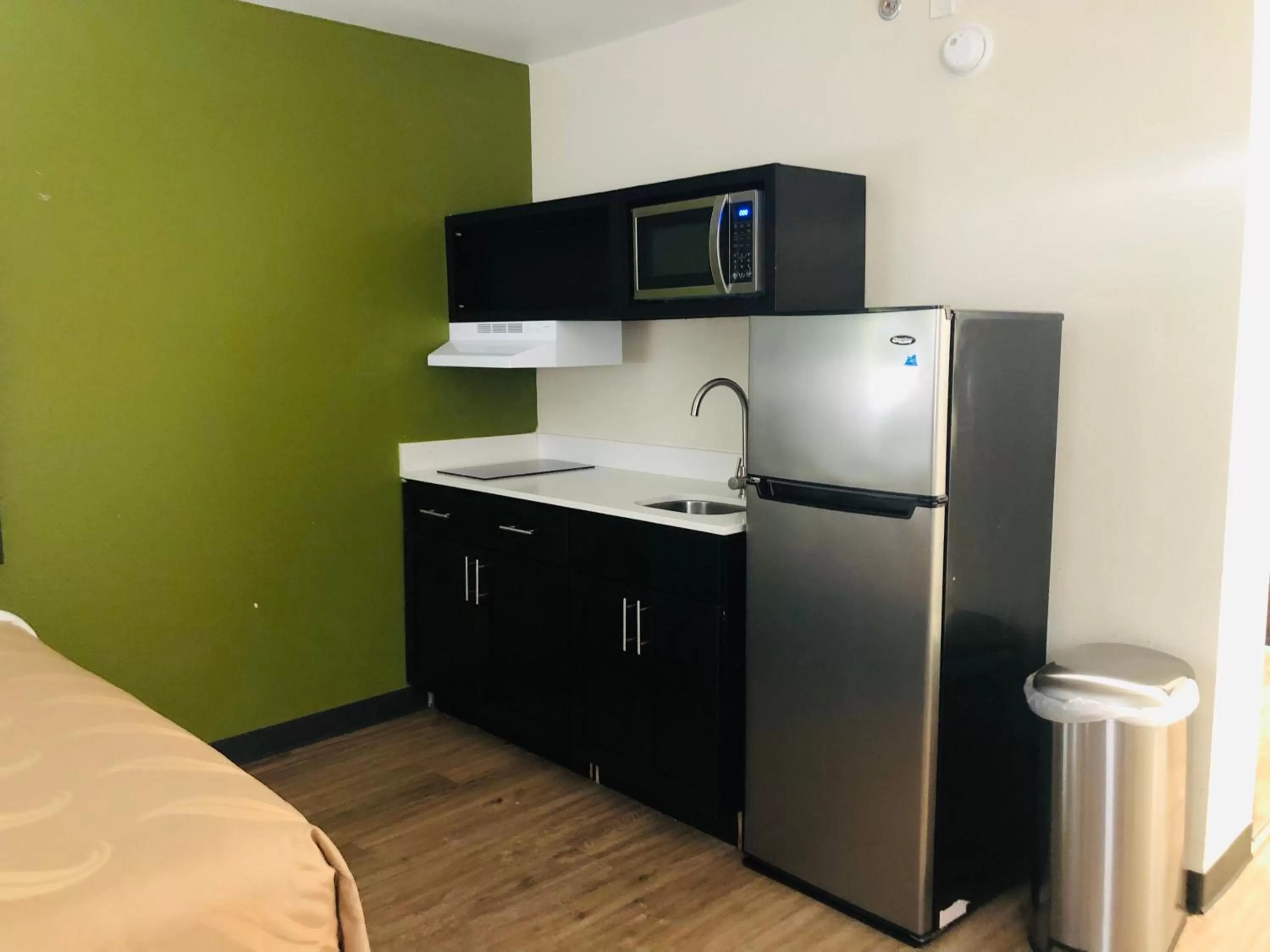 Kitchen or kitchenette in Quality Inn & Suites Lake Charles South