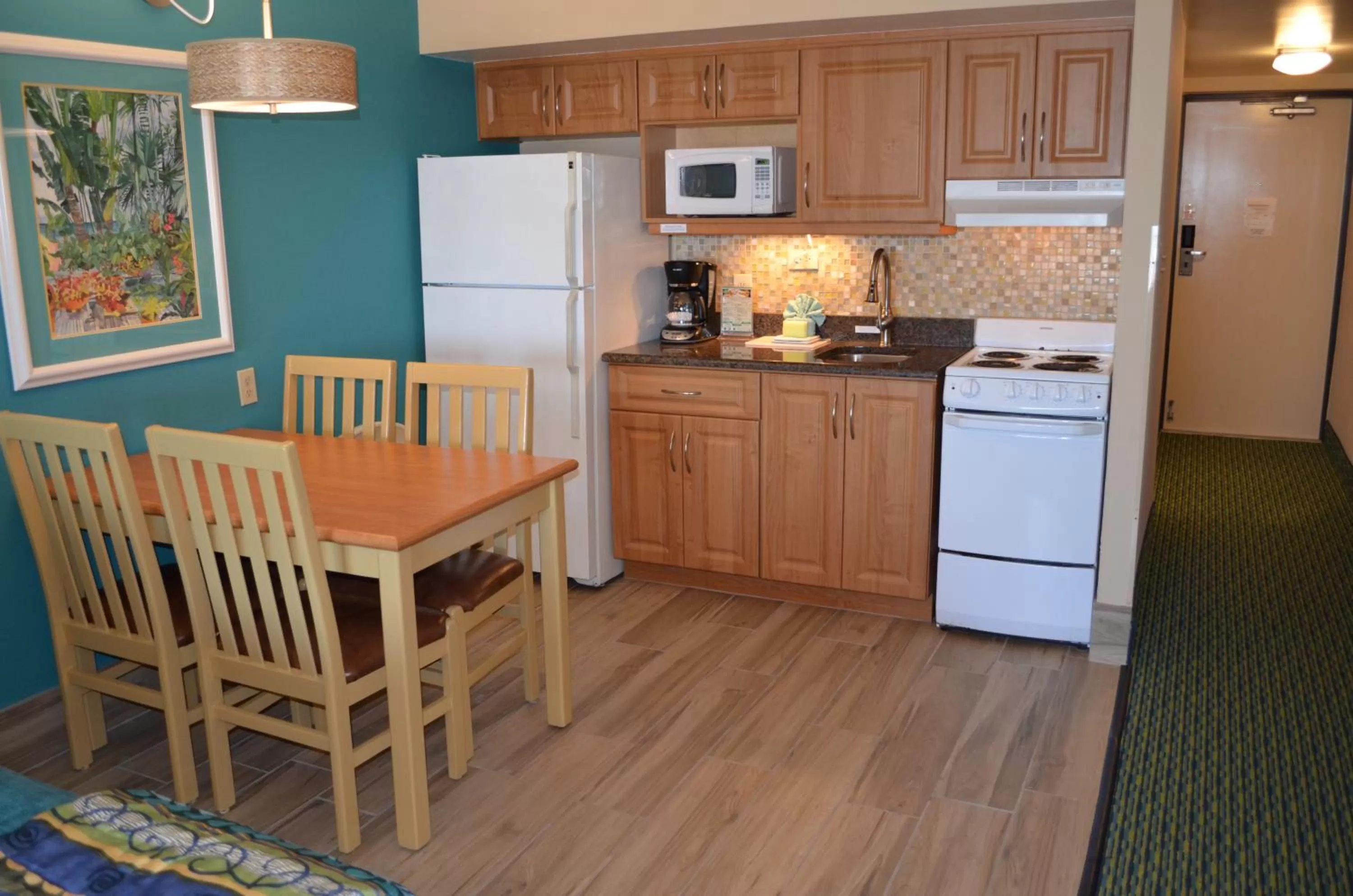 Kitchen or kitchenette in Sun Viking Lodge - Daytona Beach