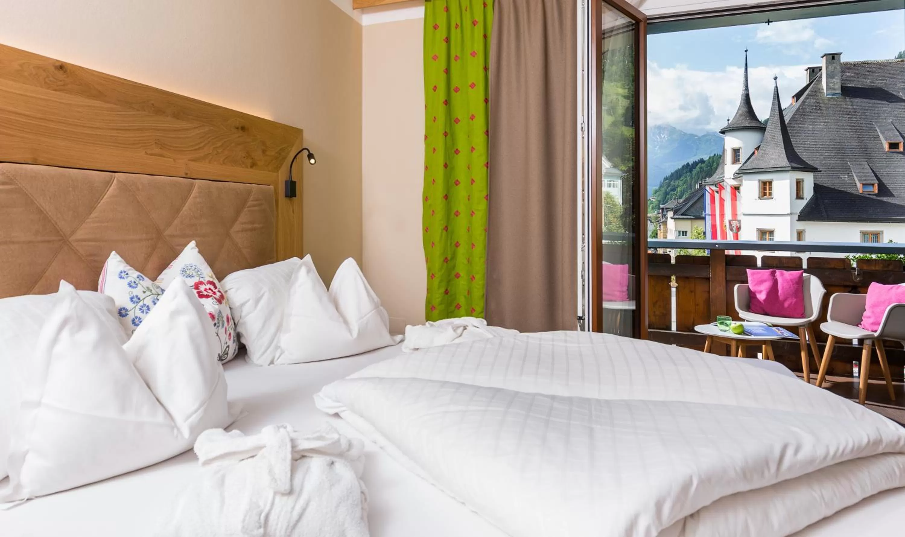 Photo of the whole room, Bed in Hotel zum Hirschen Zell am See