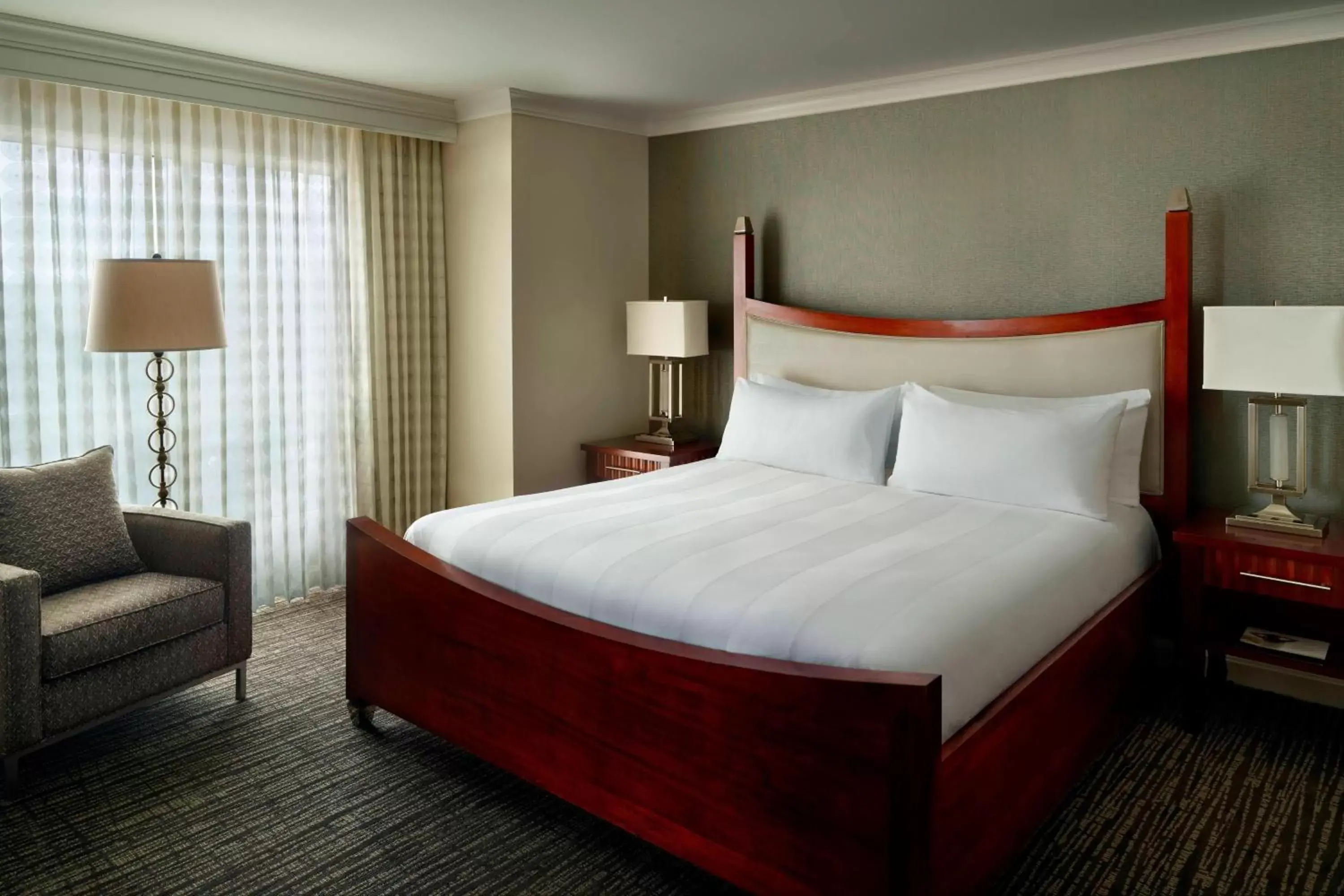 Photo of the whole room, Bed in Macon Marriott City Center