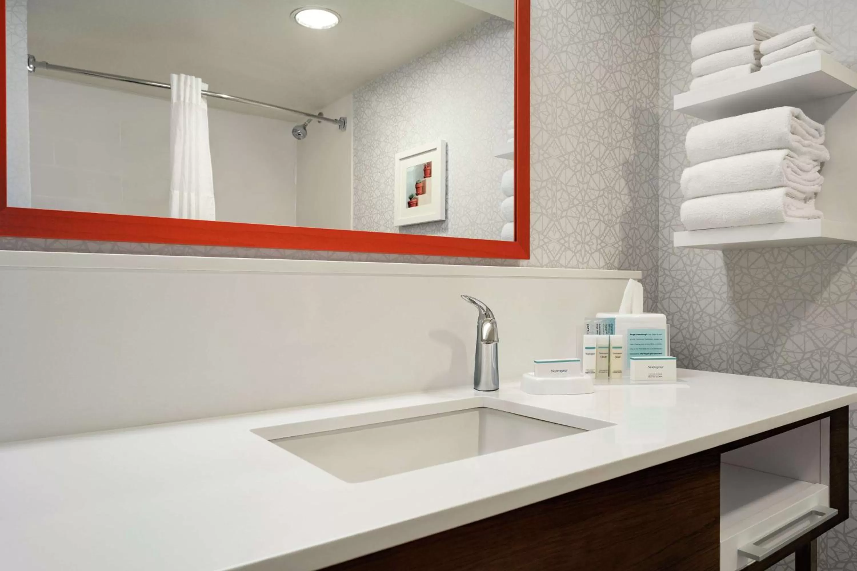 Bathroom in Hampton Inn Phoenix-Chandler