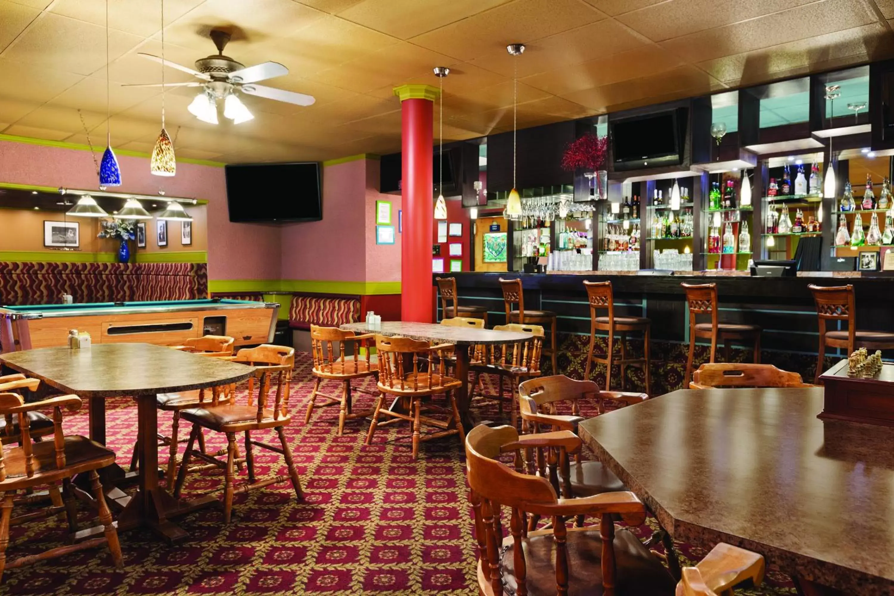 Lounge or bar, Lounge/Bar in Days Inn by Wyndham Vermilion