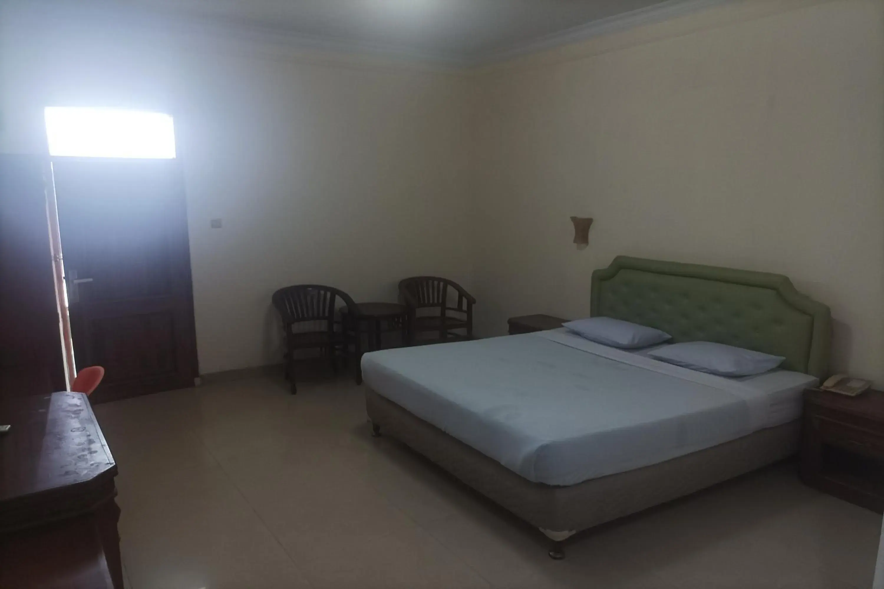 Photo of the whole room, Bed in RedDoorz Plus near Alun Alun Kejaksan Cirebon
