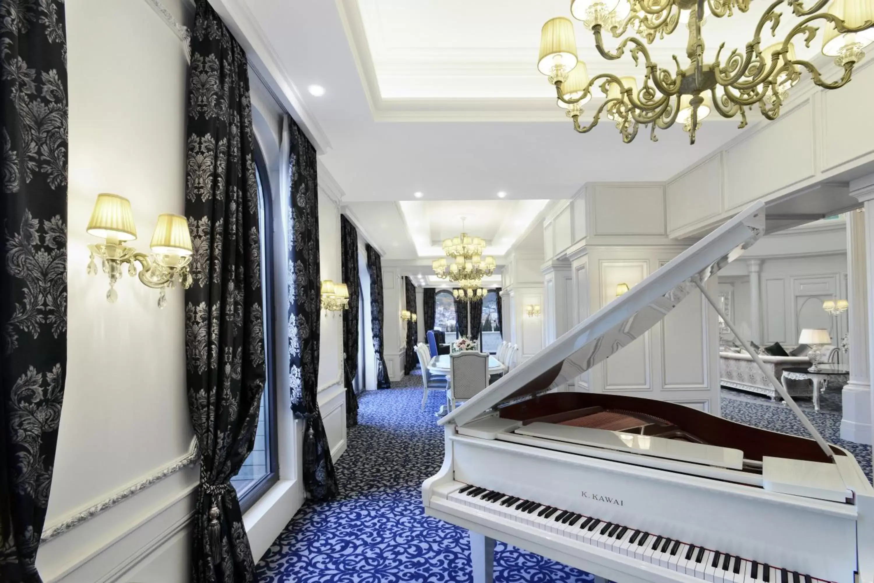 Living room in Ambassadori Tbilisi Hotel