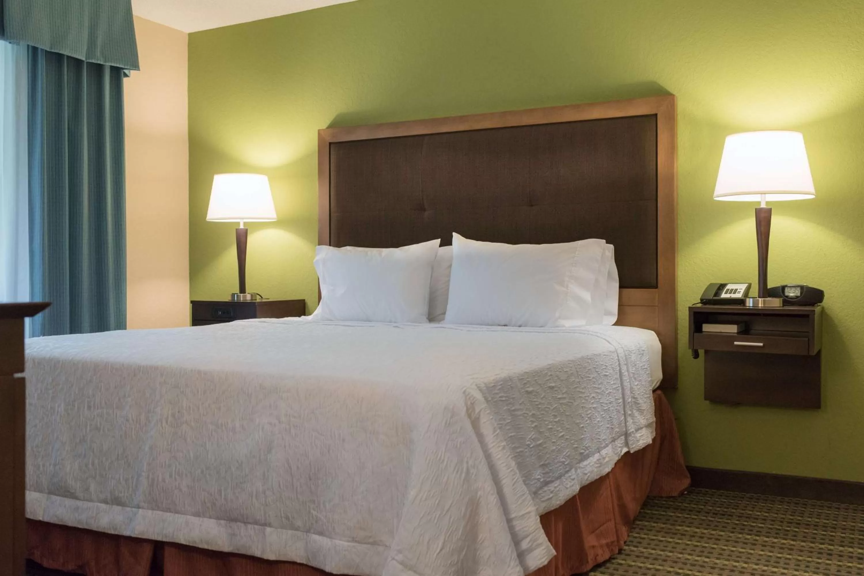 Bed in Hampton Inn Brooksville Dade City