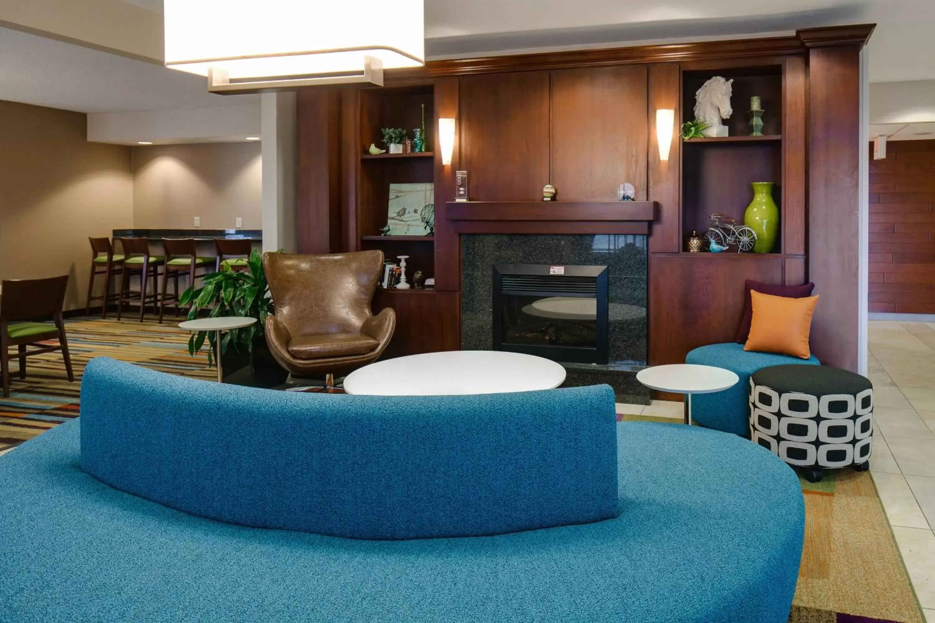 Lobby or reception, Lounge/Bar in Fairfield Inn & Suites Kansas City Airport