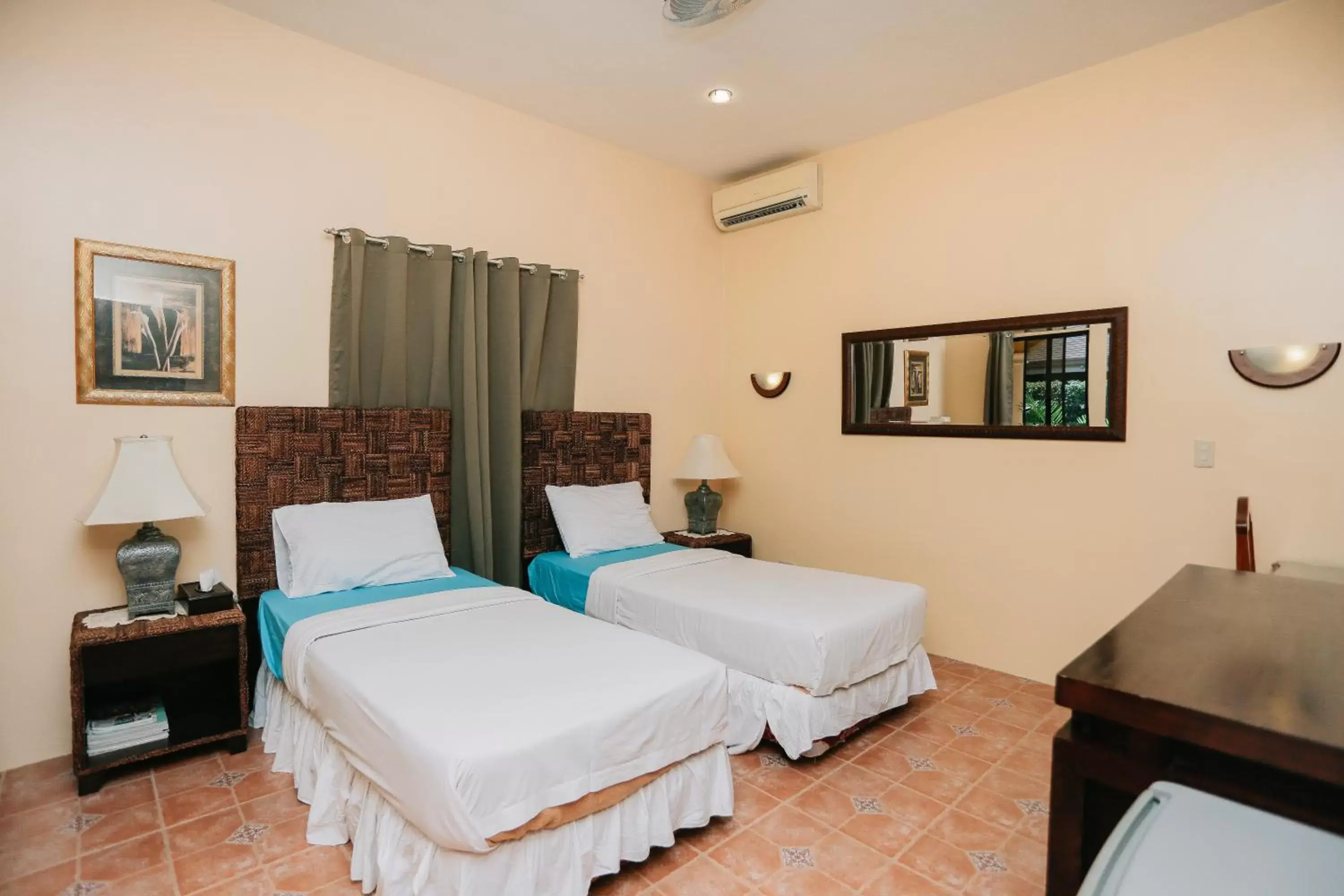 Bedroom, Bed in Turtle Bay Dive Resort