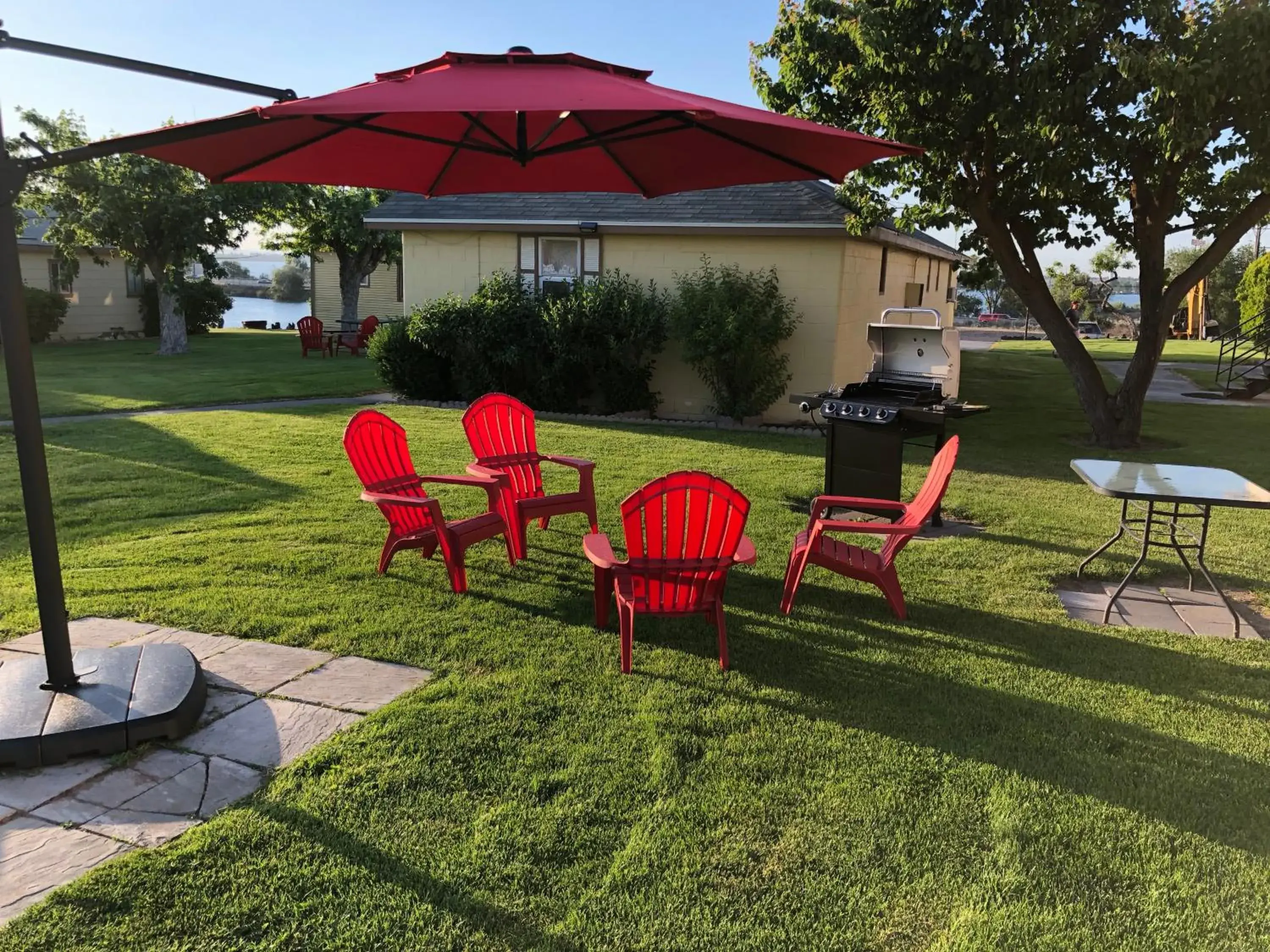 Garden in Lakeshore Inn Water Front