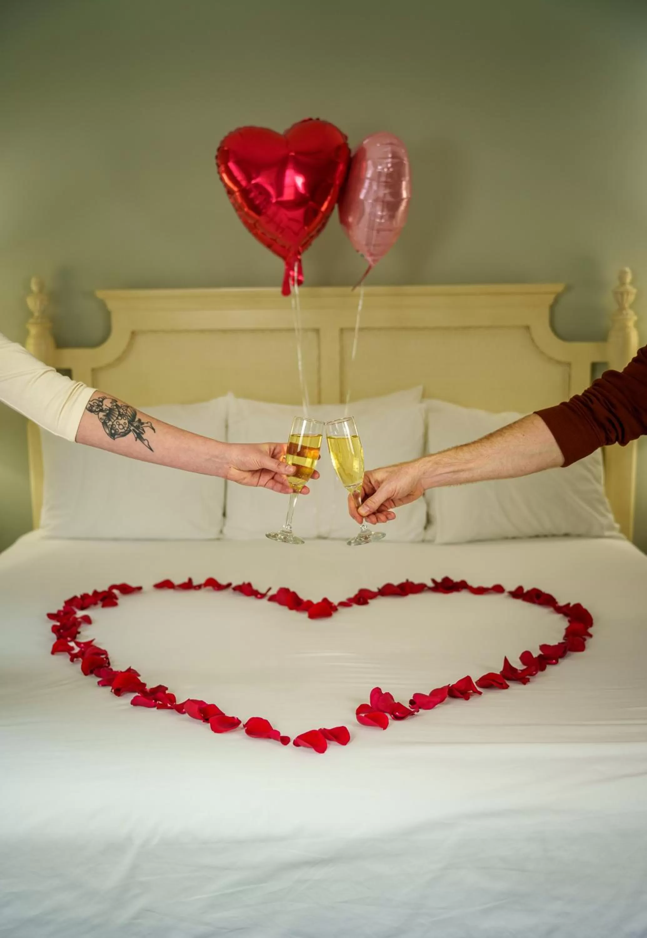 Bed in Admiral's Inn Resort