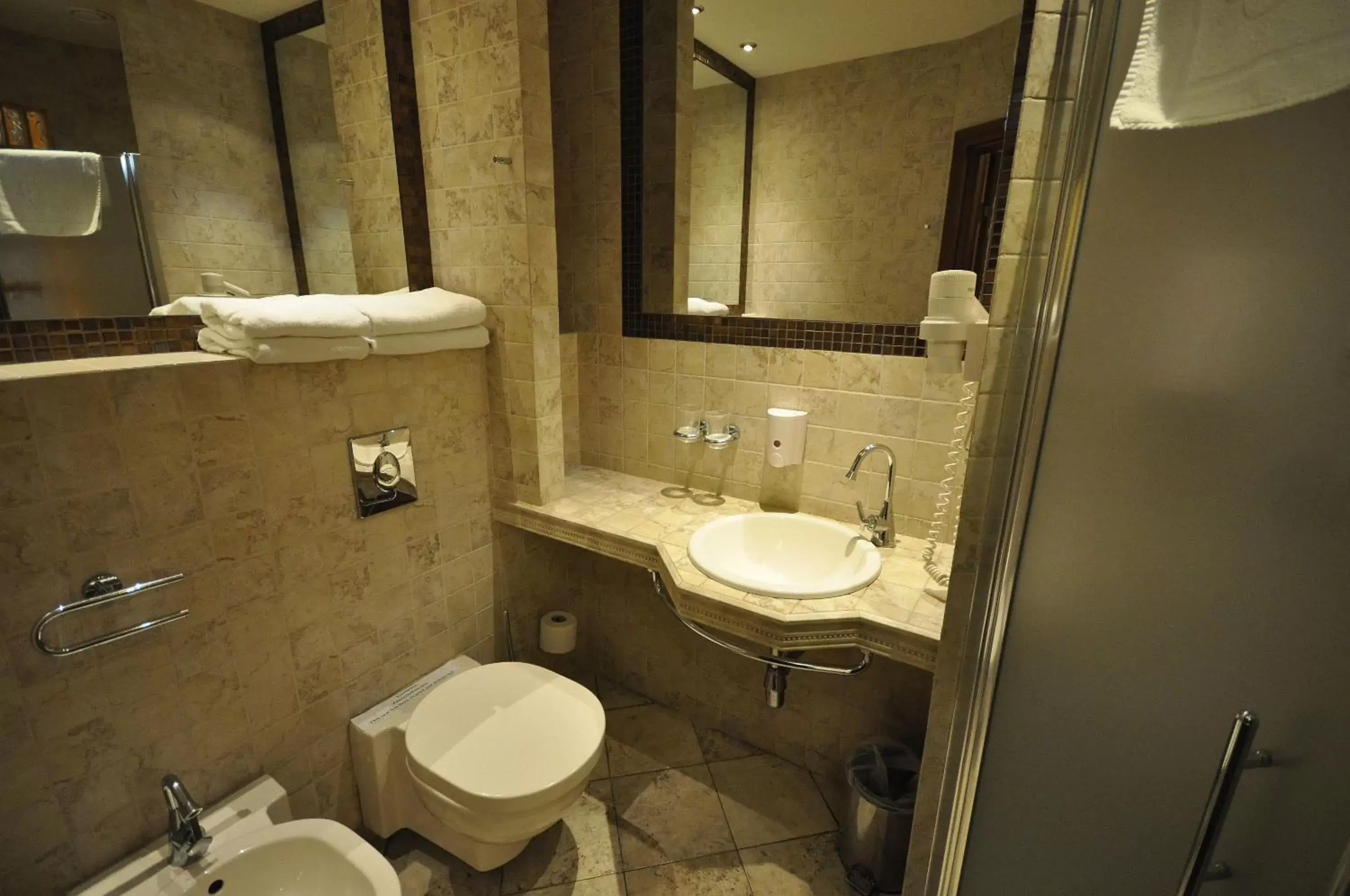 Bathroom in Hotel Wawel