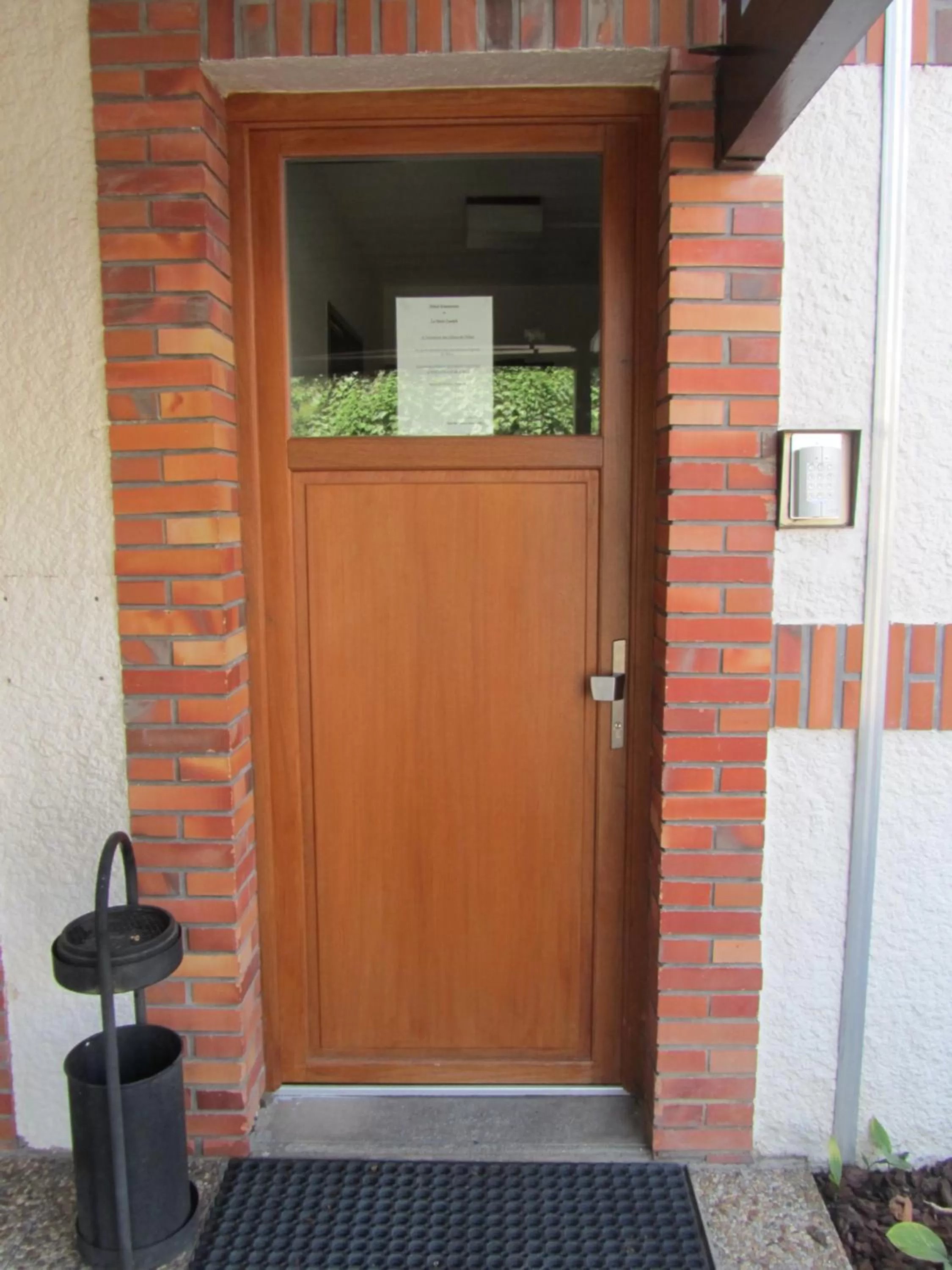 Facade/entrance in Hôtel - Restaurant Le Saint Joseph