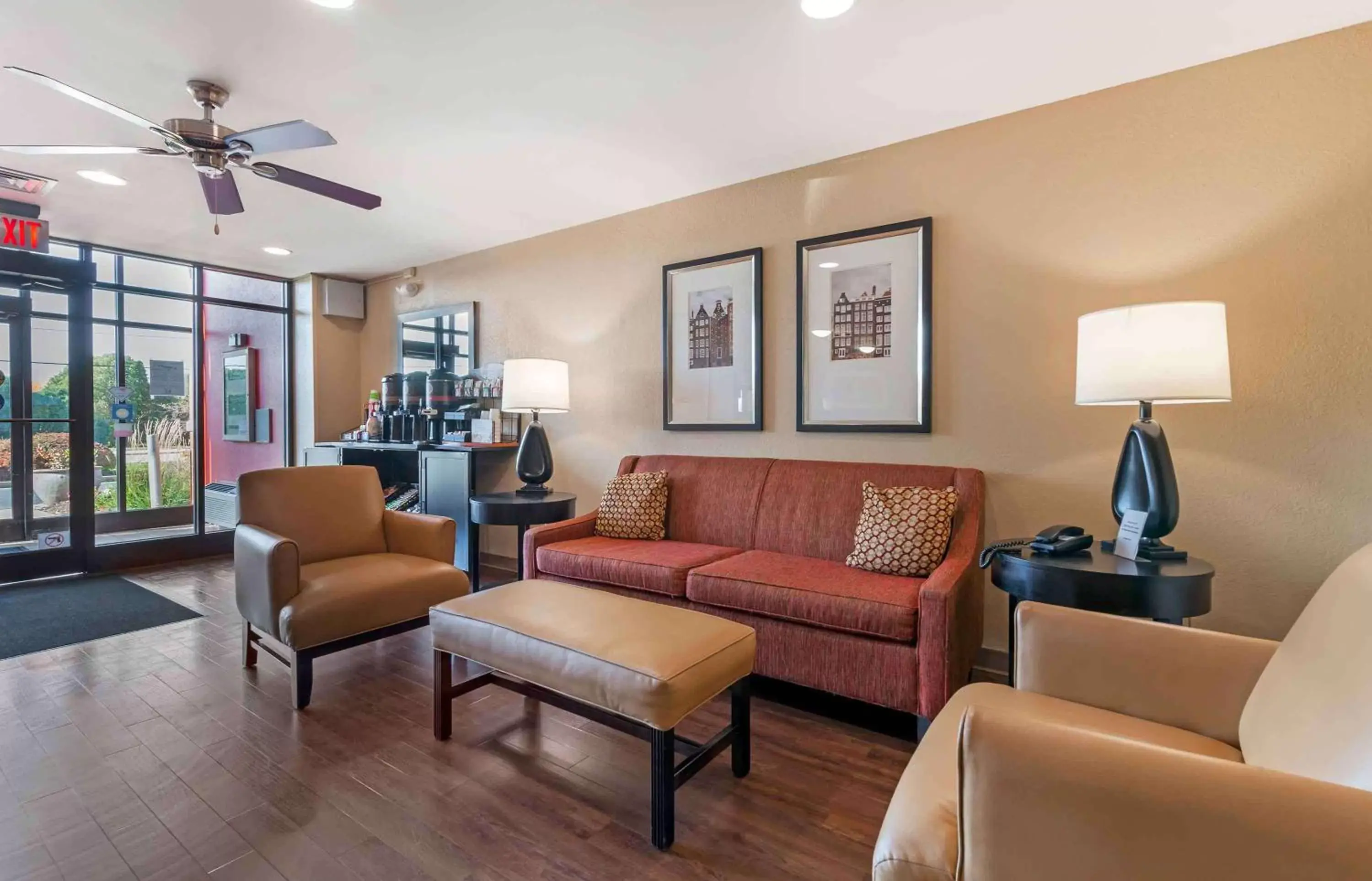 Lobby or reception, Seating Area in Extended Stay America Suites - Rockford - State Street