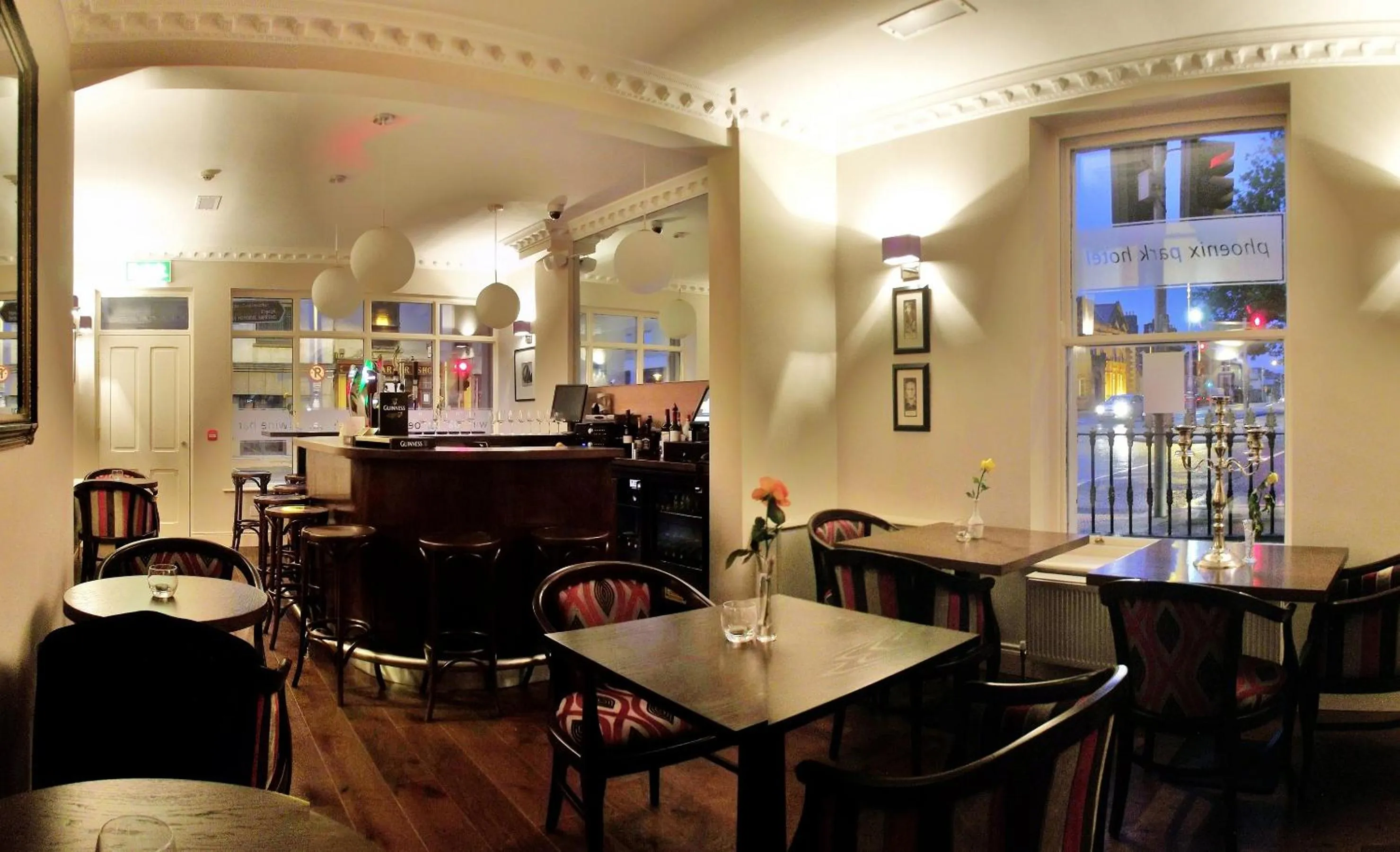 Restaurant/places to eat in Phoenix Park Hotel