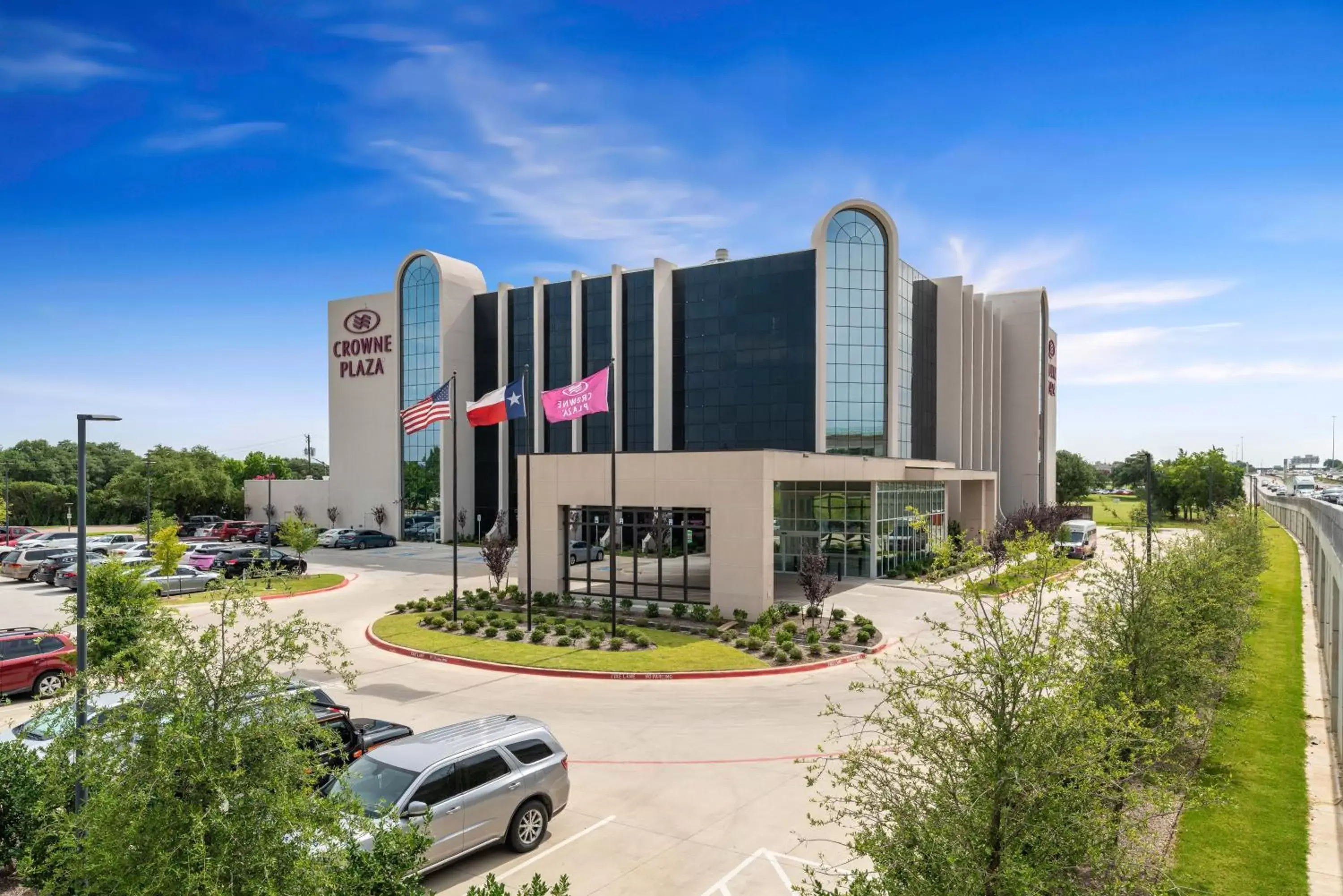 Property Building in Crowne Plaza Suites Arlington, an IHG Hotel