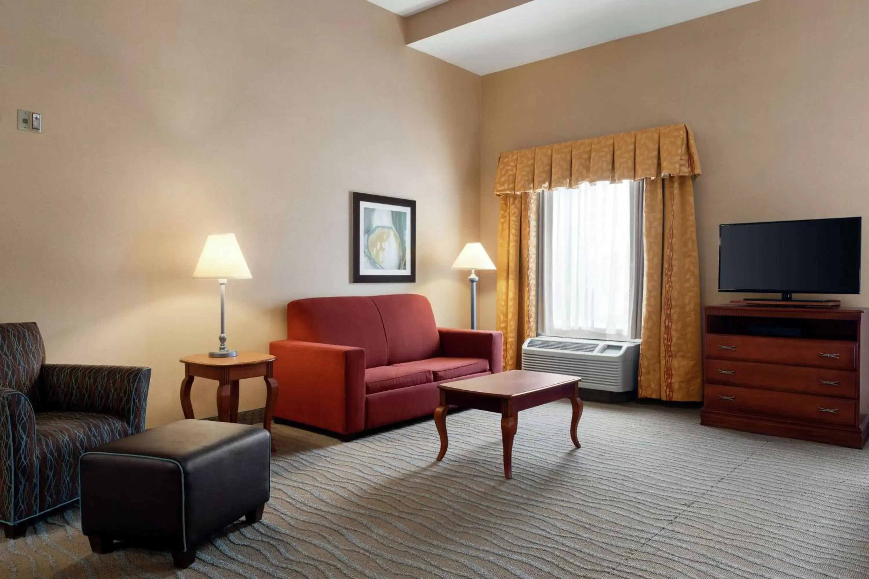 Bedroom, Seating Area in Hampton Inn & Suites Poughkeepsie