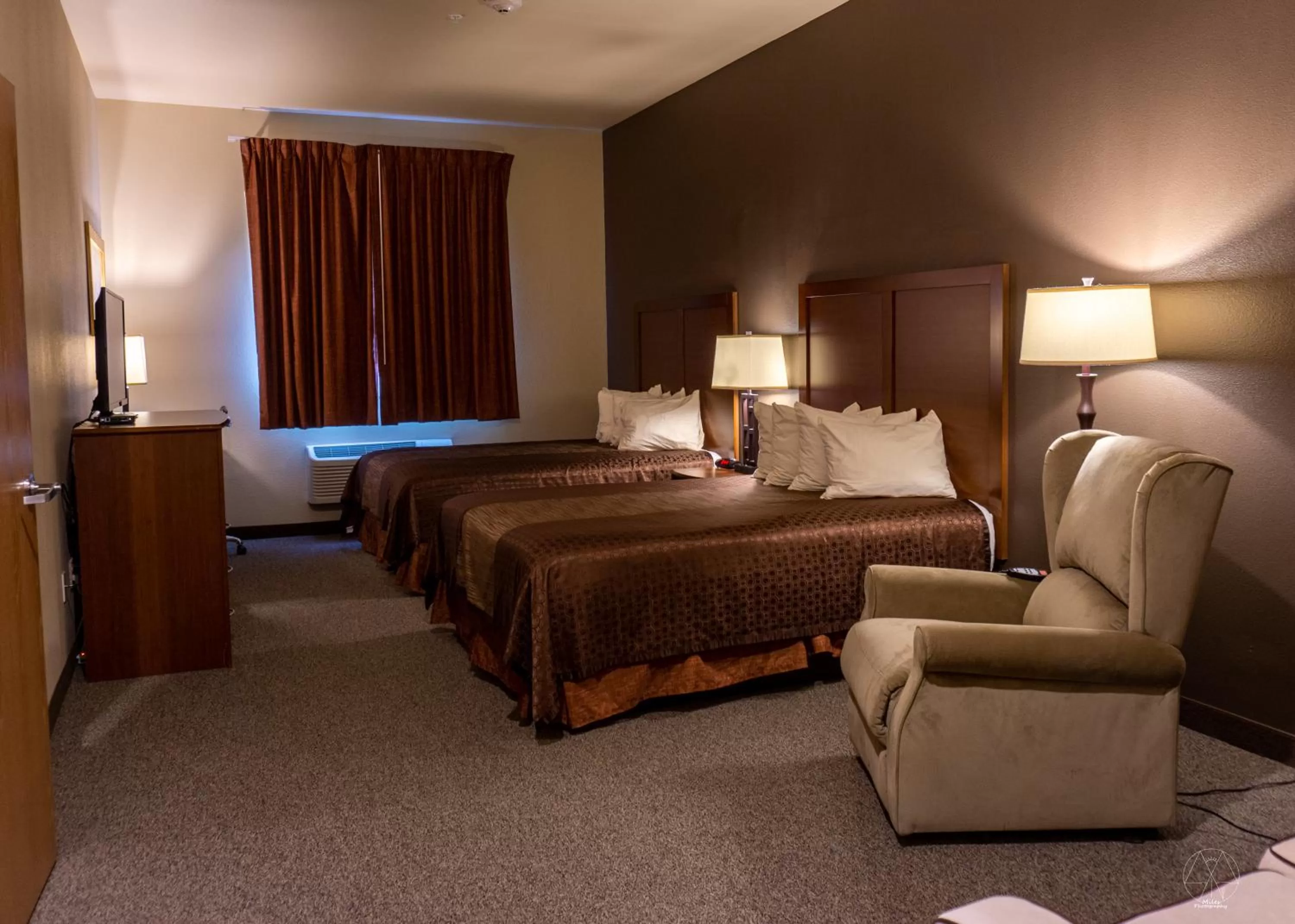 Bed in Newcastle Lodge & Convention Center