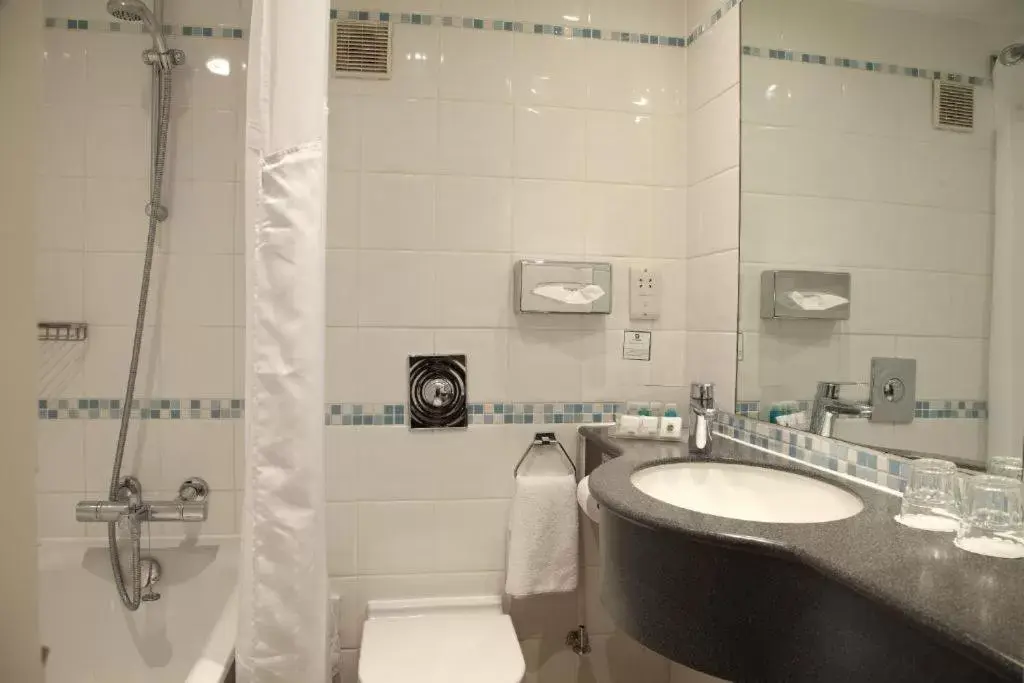 Toilet, Bathroom in Holiday Inn Brentwood, an IHG Hotel