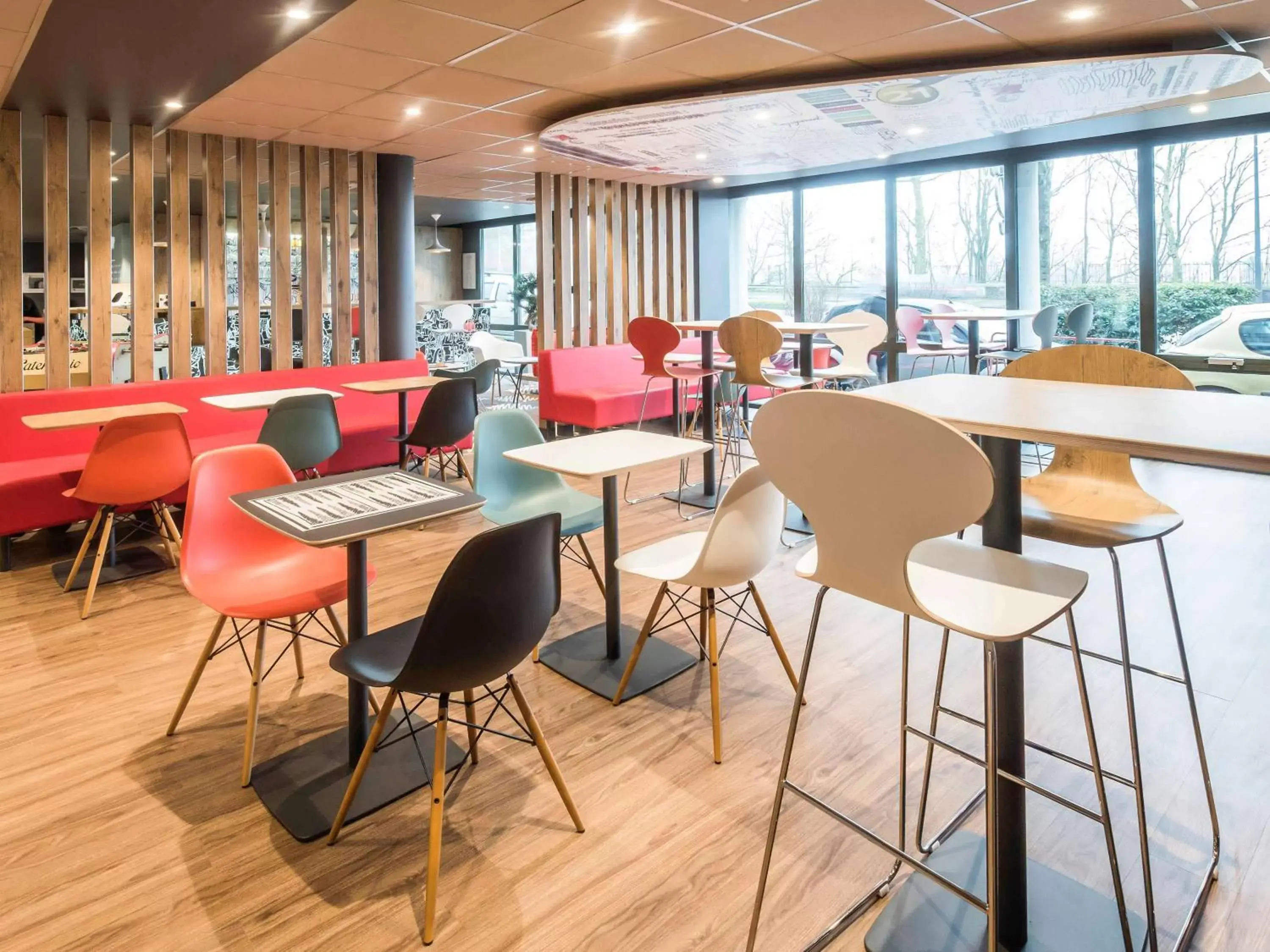 Property building, Lounge/Bar in ibis Rouen Centre Champ de Mars