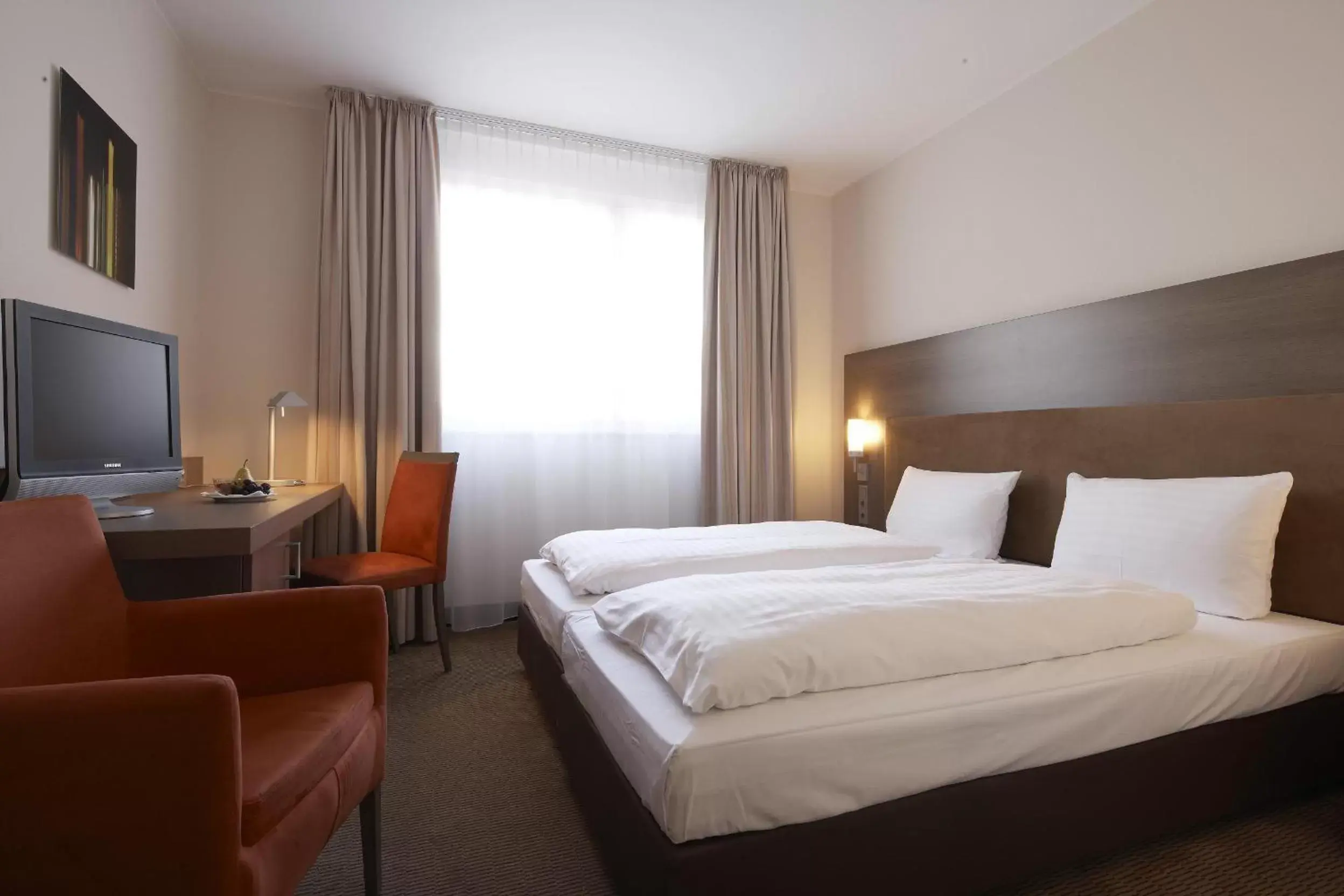 Photo of the whole room, Bed in IntercityHotel Essen