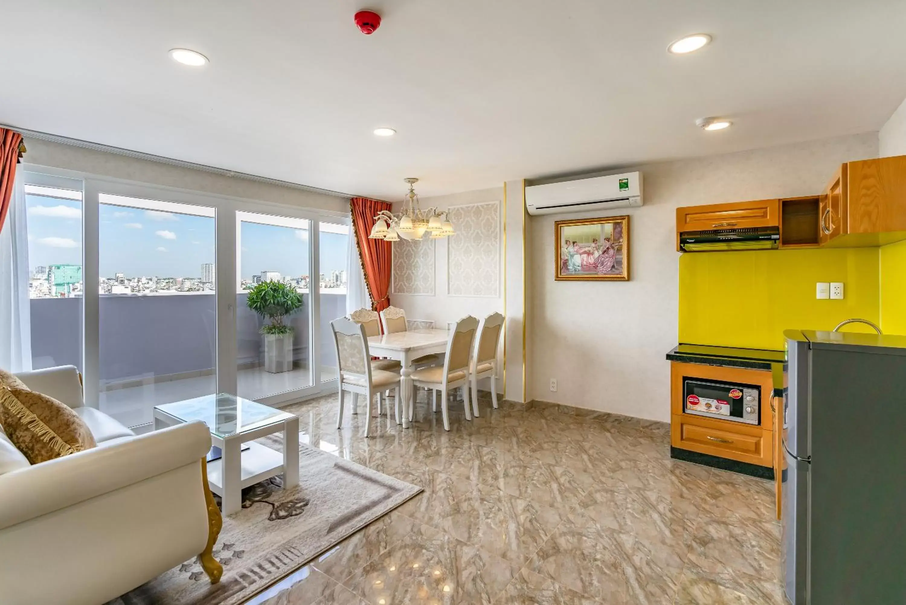 Dining Area in Emerald Central