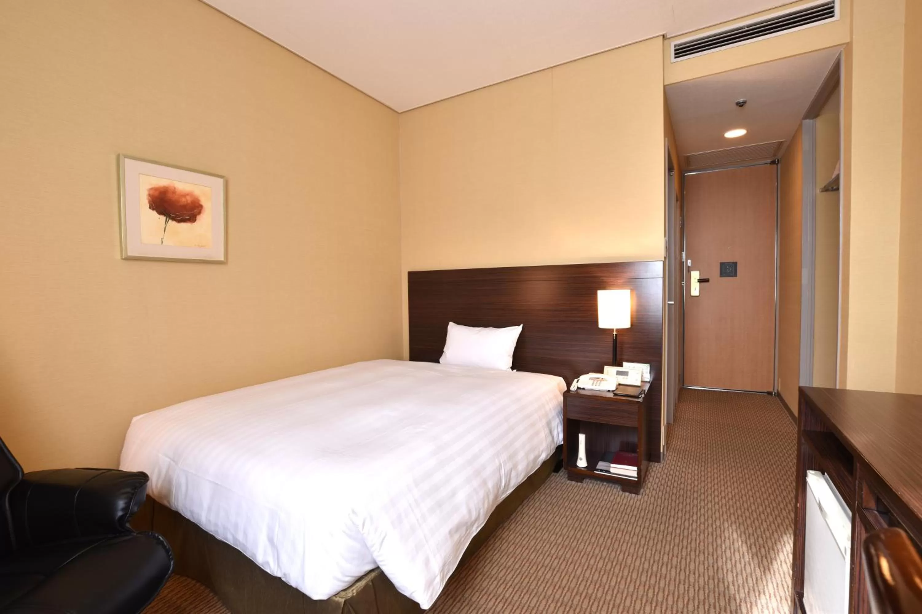 Photo of the whole room, Bed in Hotel Nikko Tsukuba