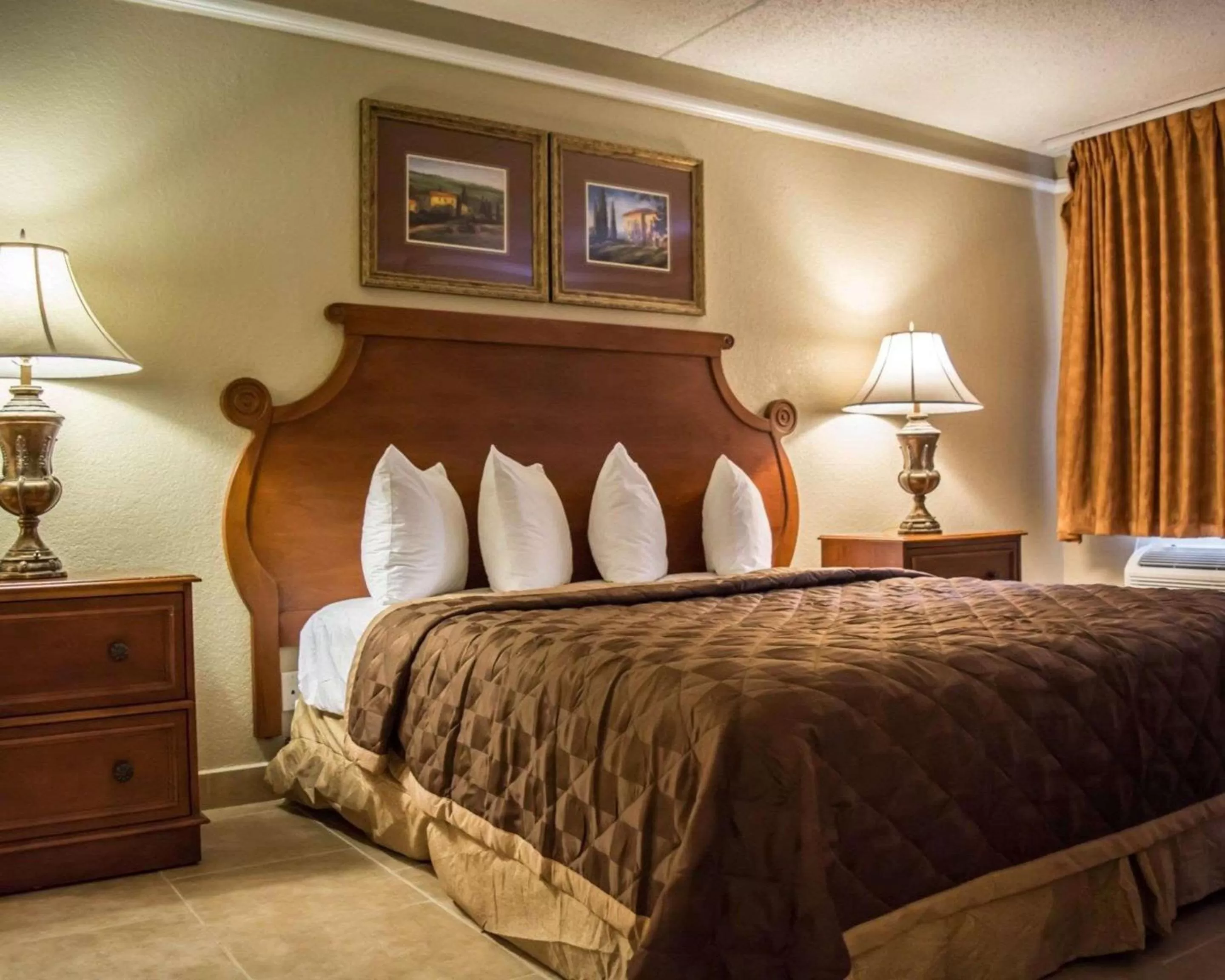 Photo of the whole room, Bed in Rodeway Inn Near Ybor City - Casino