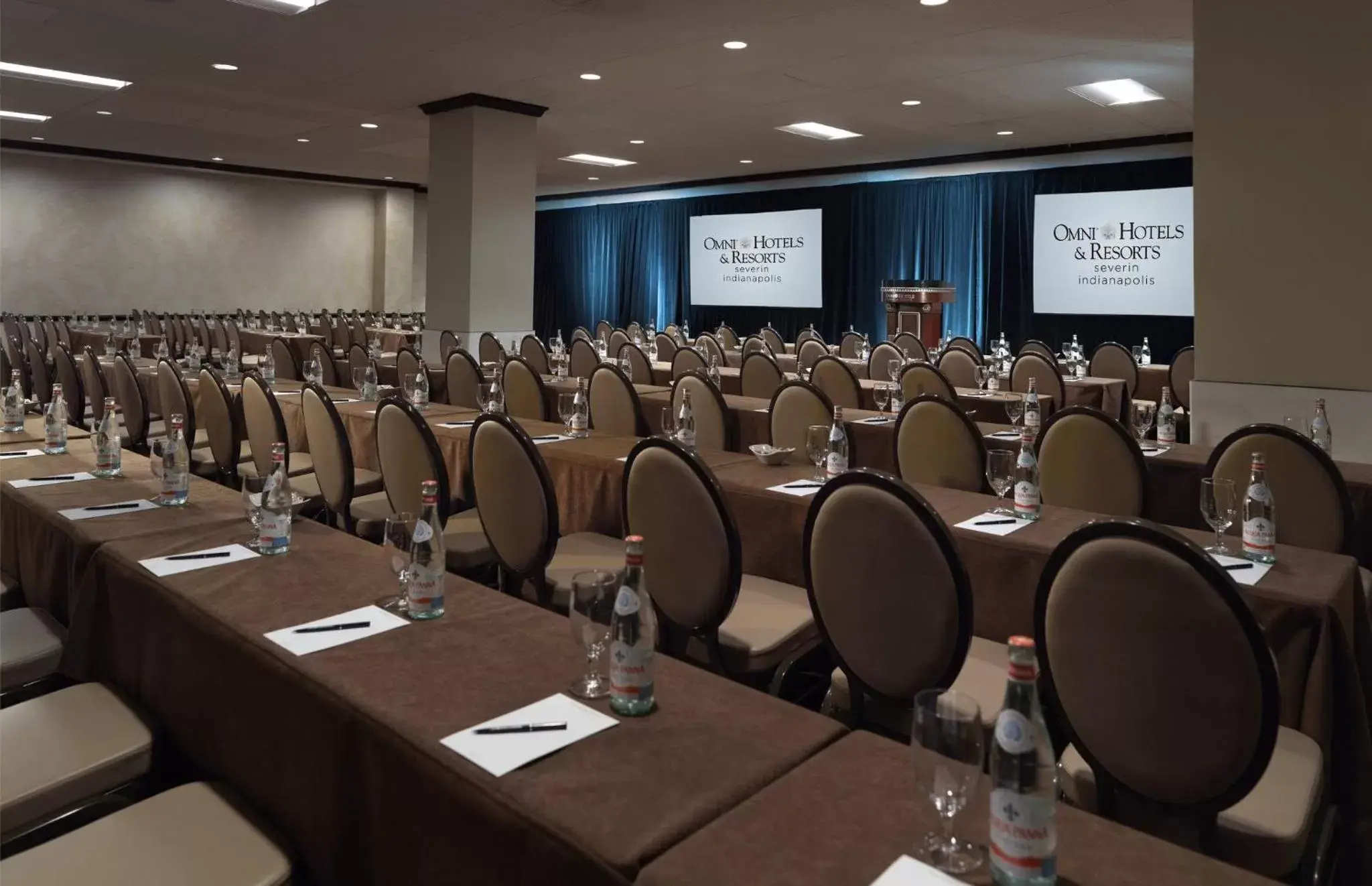 Meeting/conference room in Omni Severin Hotel