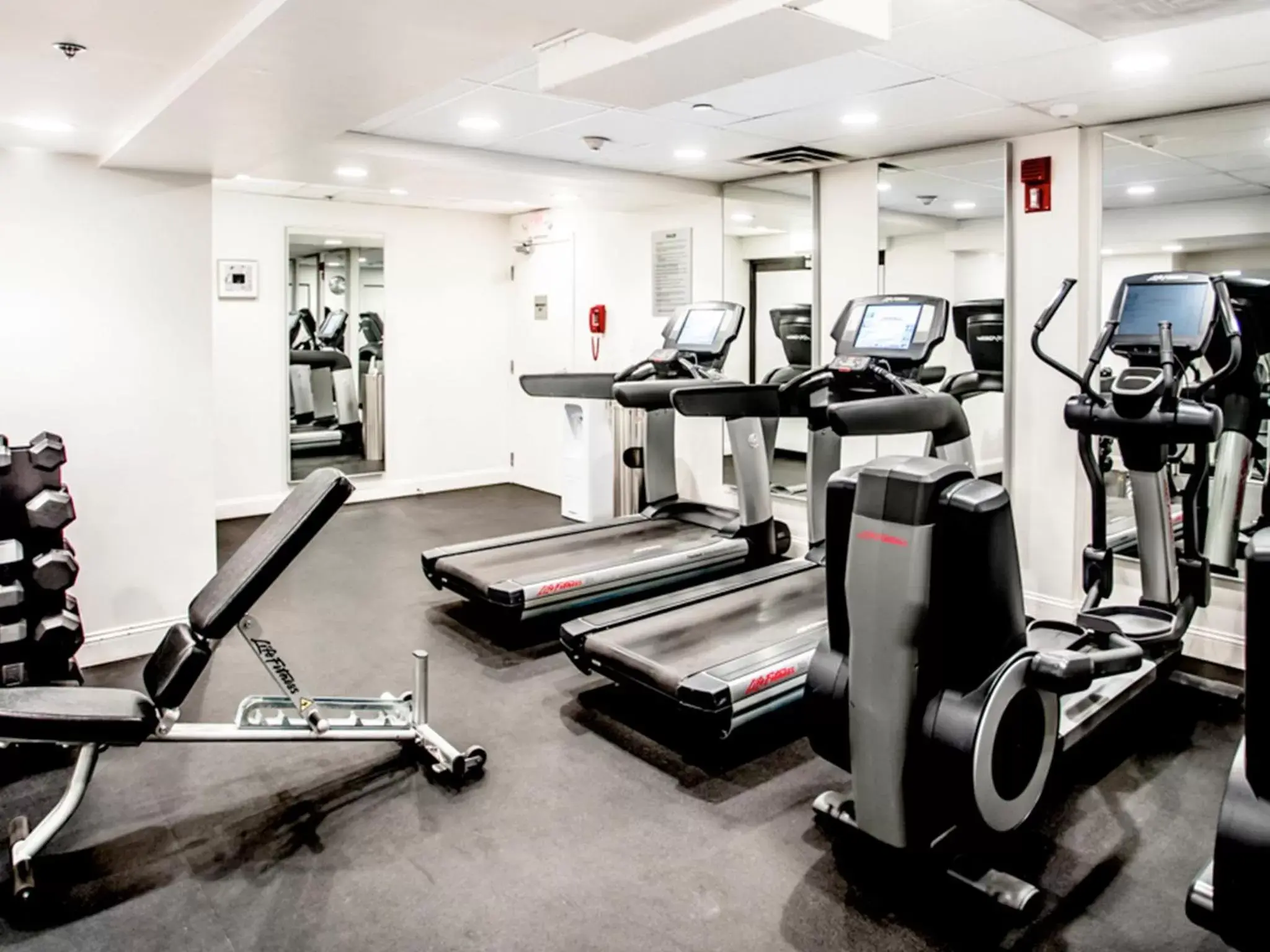 Fitness centre/facilities in Ambassador Chicago, part of JdV by Hyatt Fitness centre/facilities in Ambassador Chicago, part of JdV by Hyatt