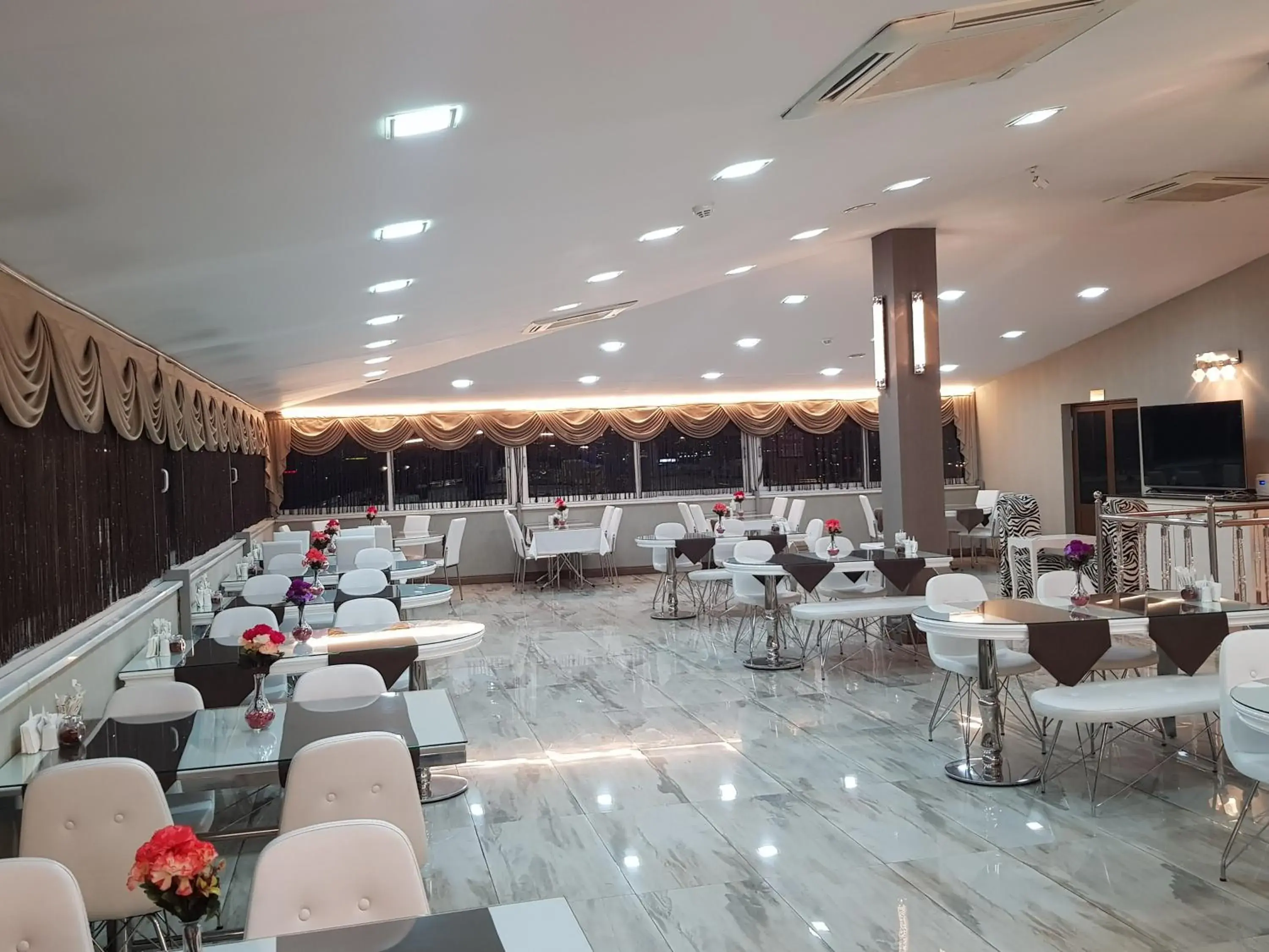 Restaurant/Places to Eat in Ismira Hotel Ankara