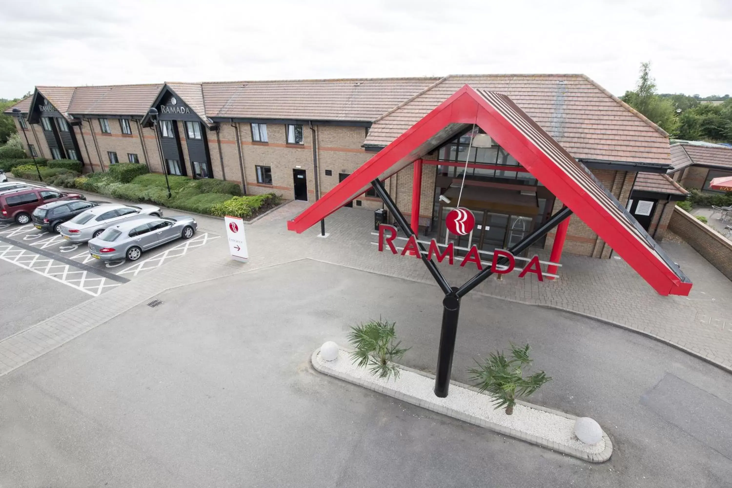Facade/entrance in Ramada Cambridge Facade/entrance in Ramada Cambridge
