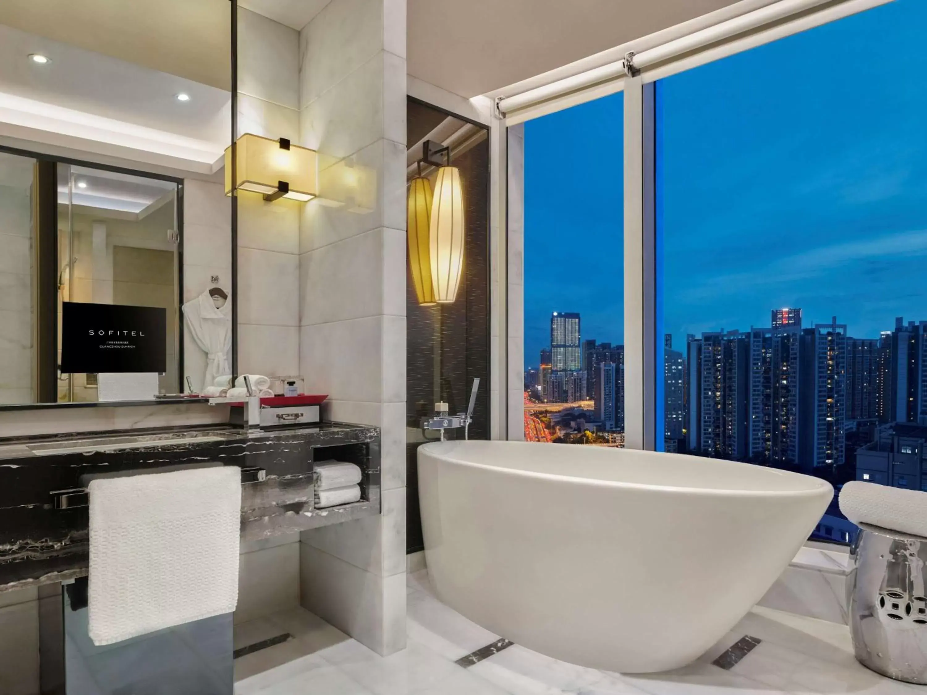 Photo of the whole room, Bathroom in Sofitel Guangzhou Sunrich