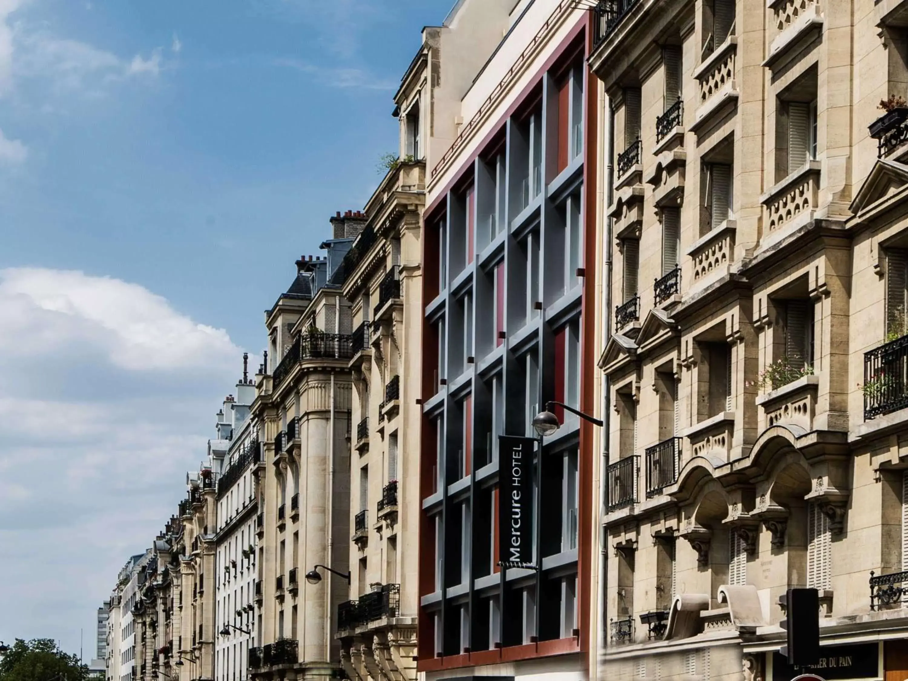 Property building in Mercure Paris 17 Batignolles