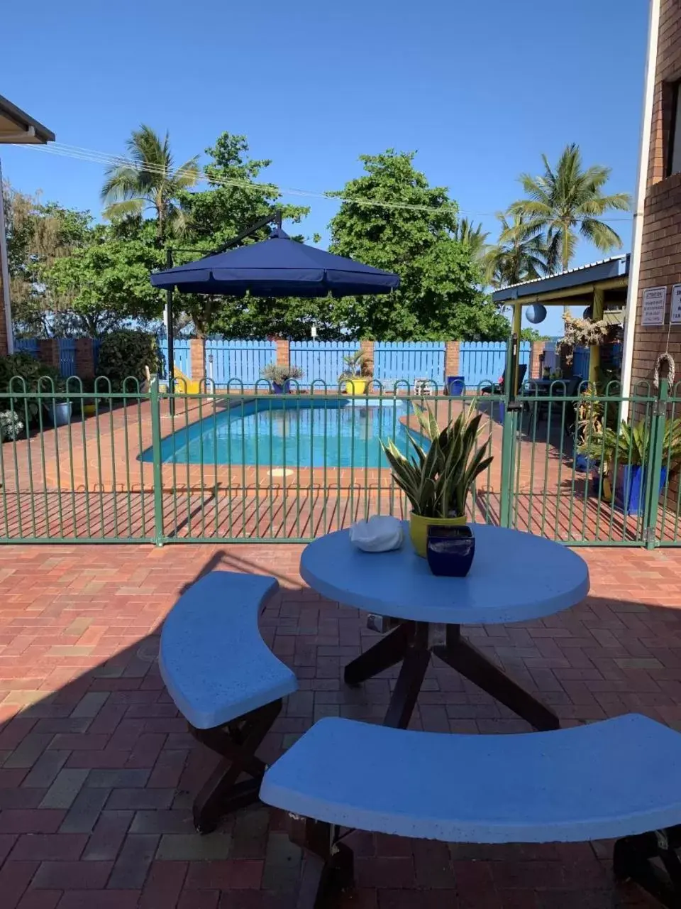 Swimming pool in Sandpiper Motel